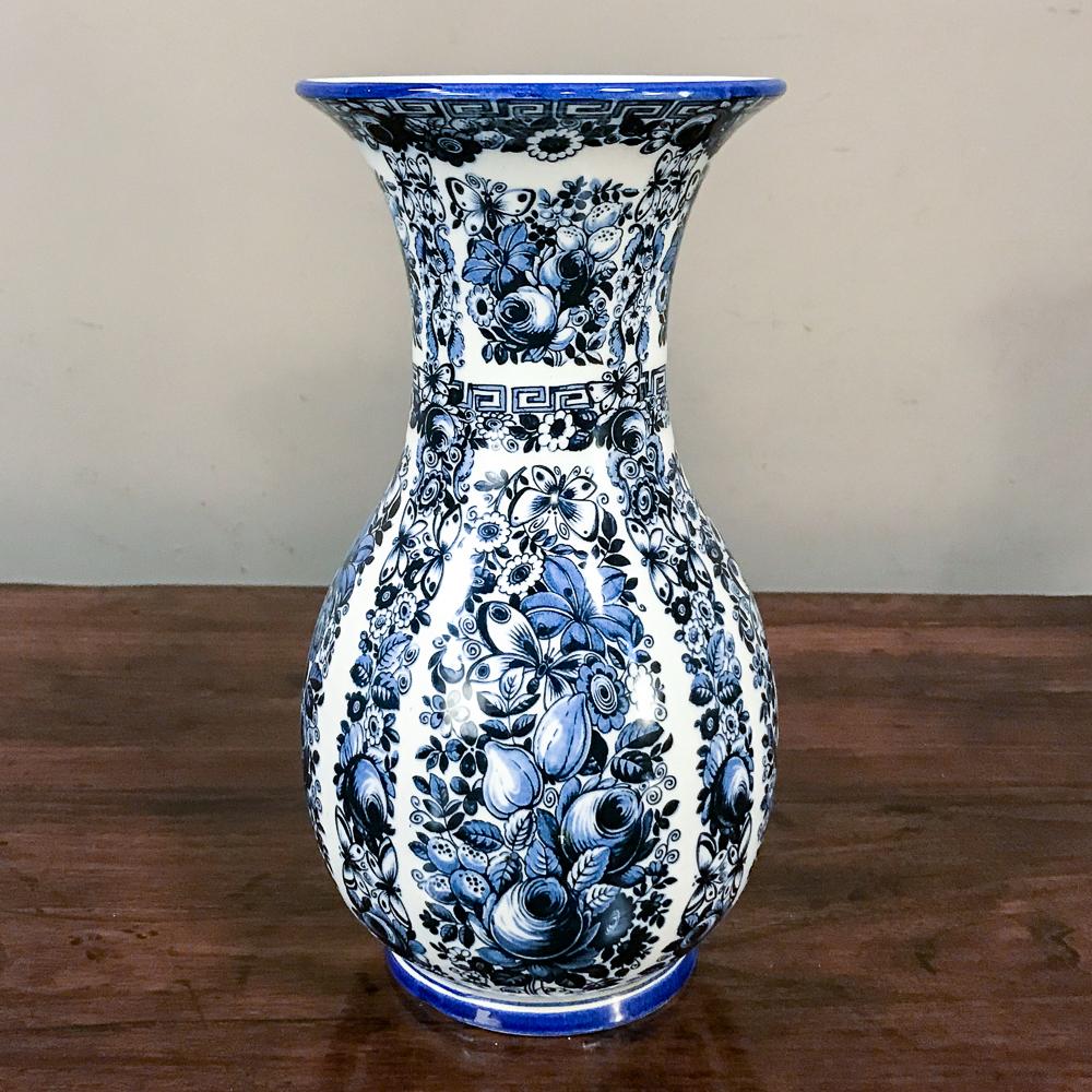 Pair of Delft Vases, 19th Century Blue and White In Good Condition In Dallas, TX