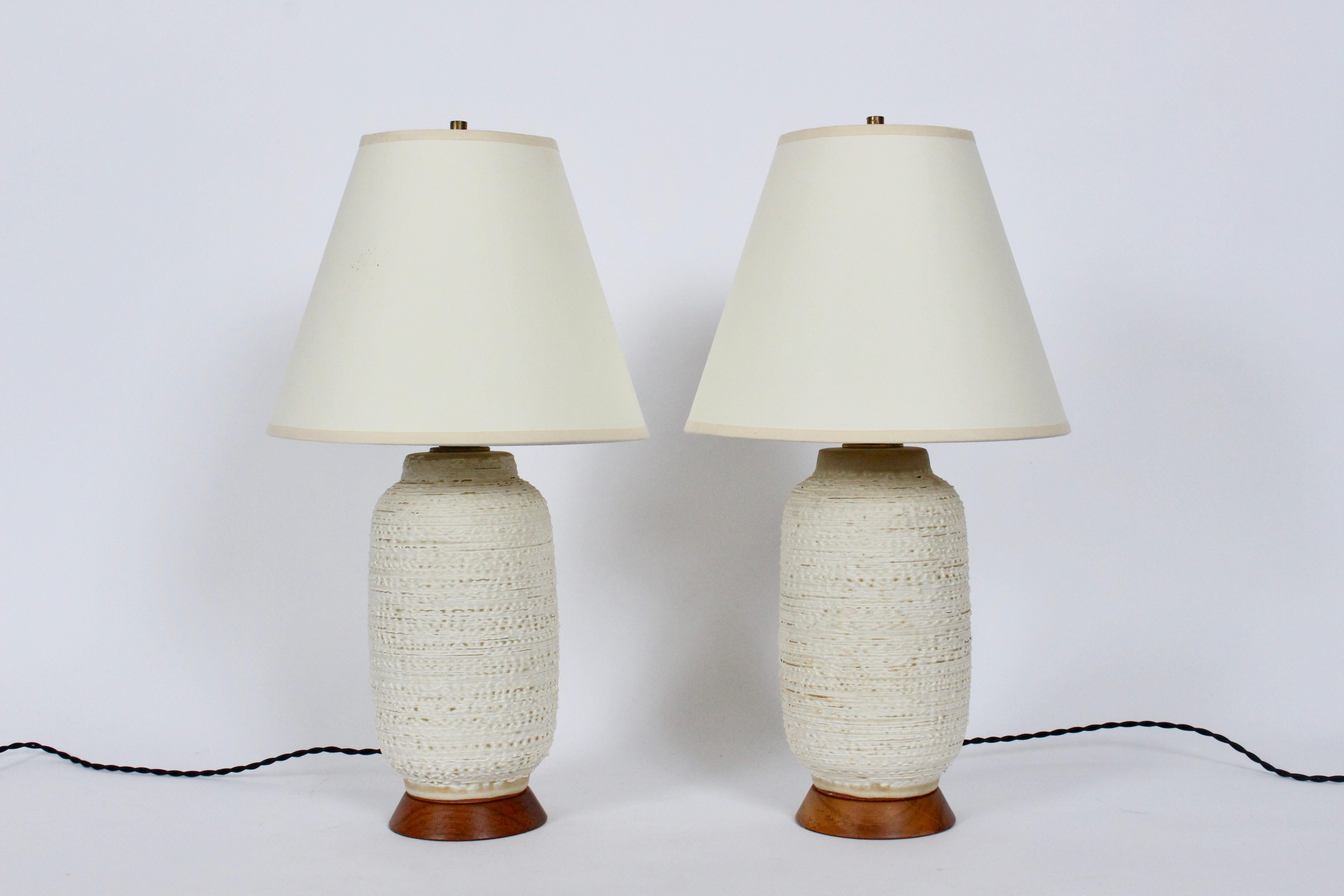 Pair Design Technics Oatmeal Stipple Glazed Pottery Table Lamps, 1950s 7