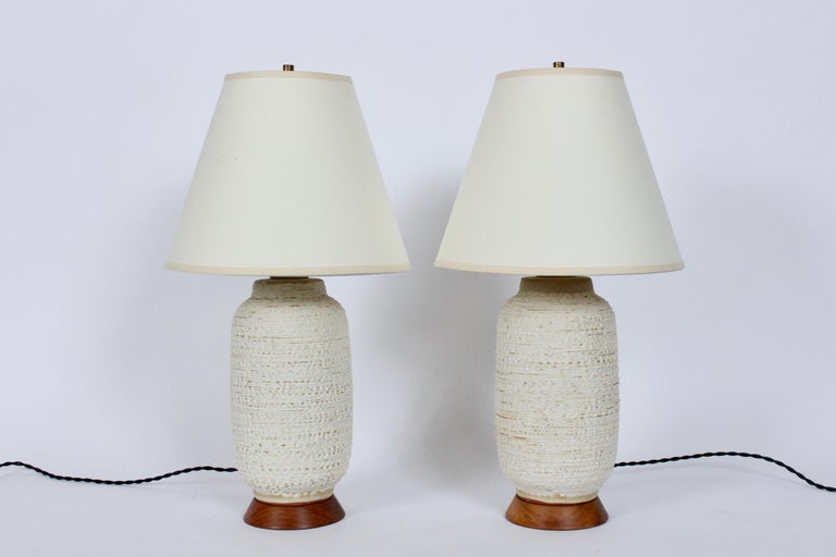 Mid-Century Modern Pair Design Technics Oatmeal Stipple Glazed Pottery Table Lamps, 1950s For Sale