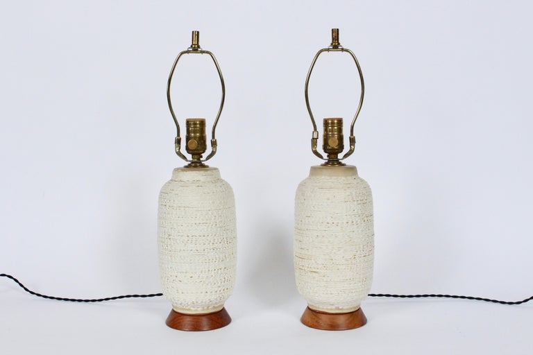 American Pair Design Technics Oatmeal Stipple Glazed Pottery Table Lamps, 1950s For Sale