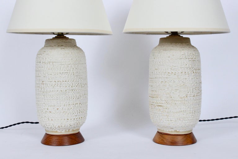 Ceramic Pair Design Technics Oatmeal Stipple Glazed Pottery Table Lamps, 1950s For Sale