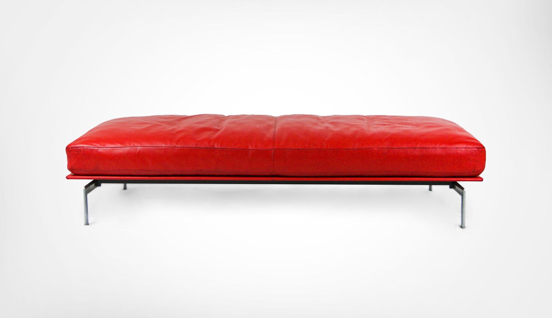 Pair of Diesis daybeds/ benches by B&B Italia.
Designed by Paolo Nava and Antonio Citterio circa 1980s.
These pair dates back to 1988.
In supple red leather, resting on brushed steel frame.
An elegant and sophisticated sofa bench designed to