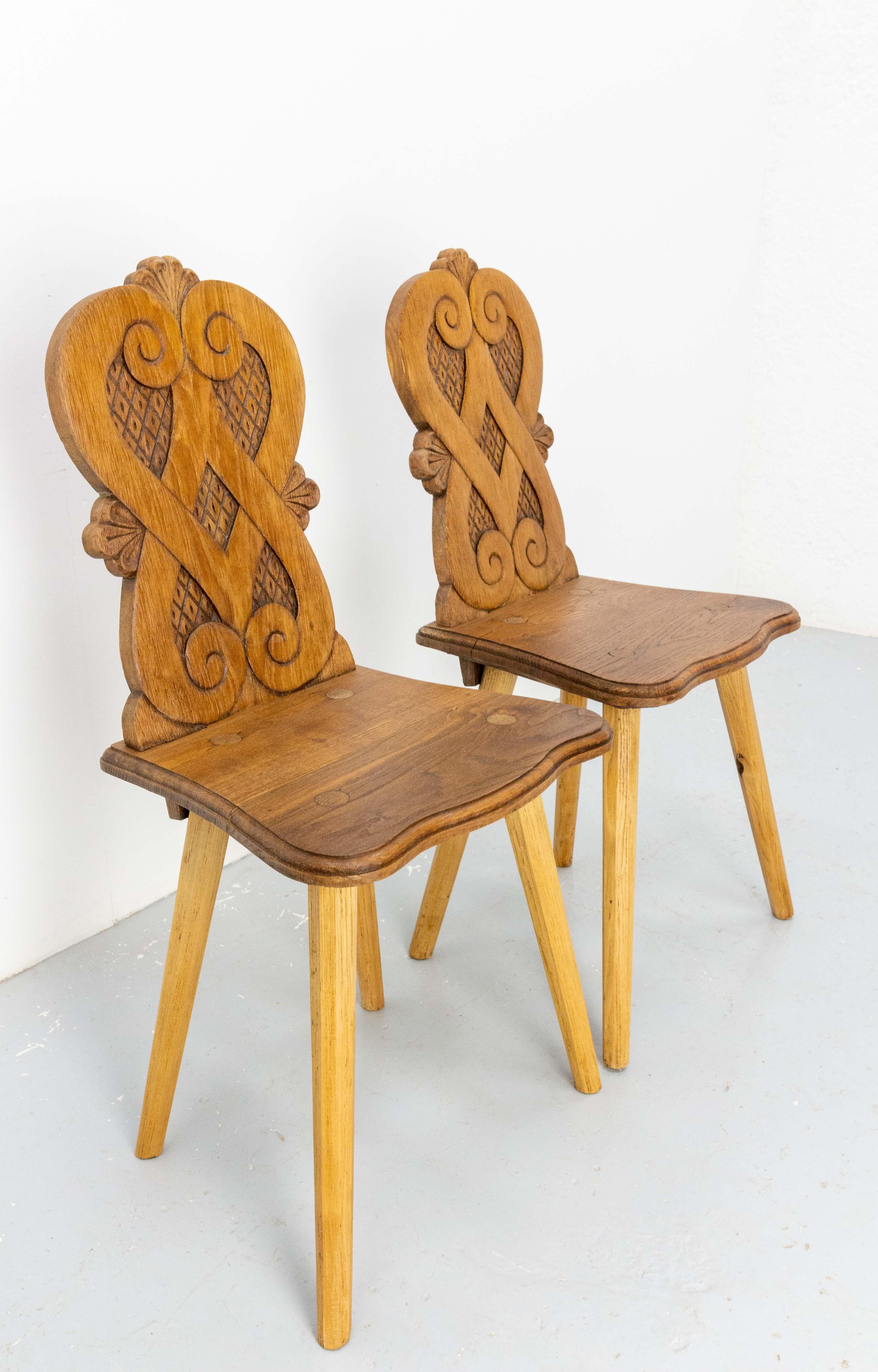 Pair Dining Chairs Swiss Alp Escabelles Oak Brutalist Style, French, Late 19th C In Good Condition For Sale In Labrit, Landes