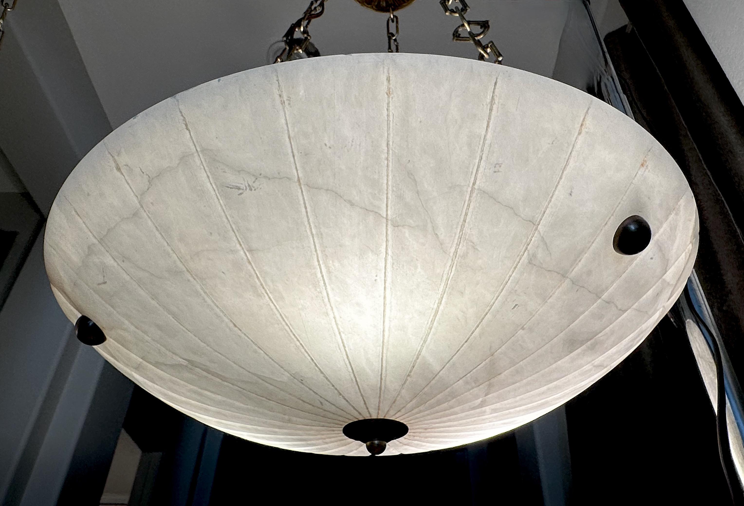 Paire de lustres suspendus en albâtre de style Directoire en vente 4