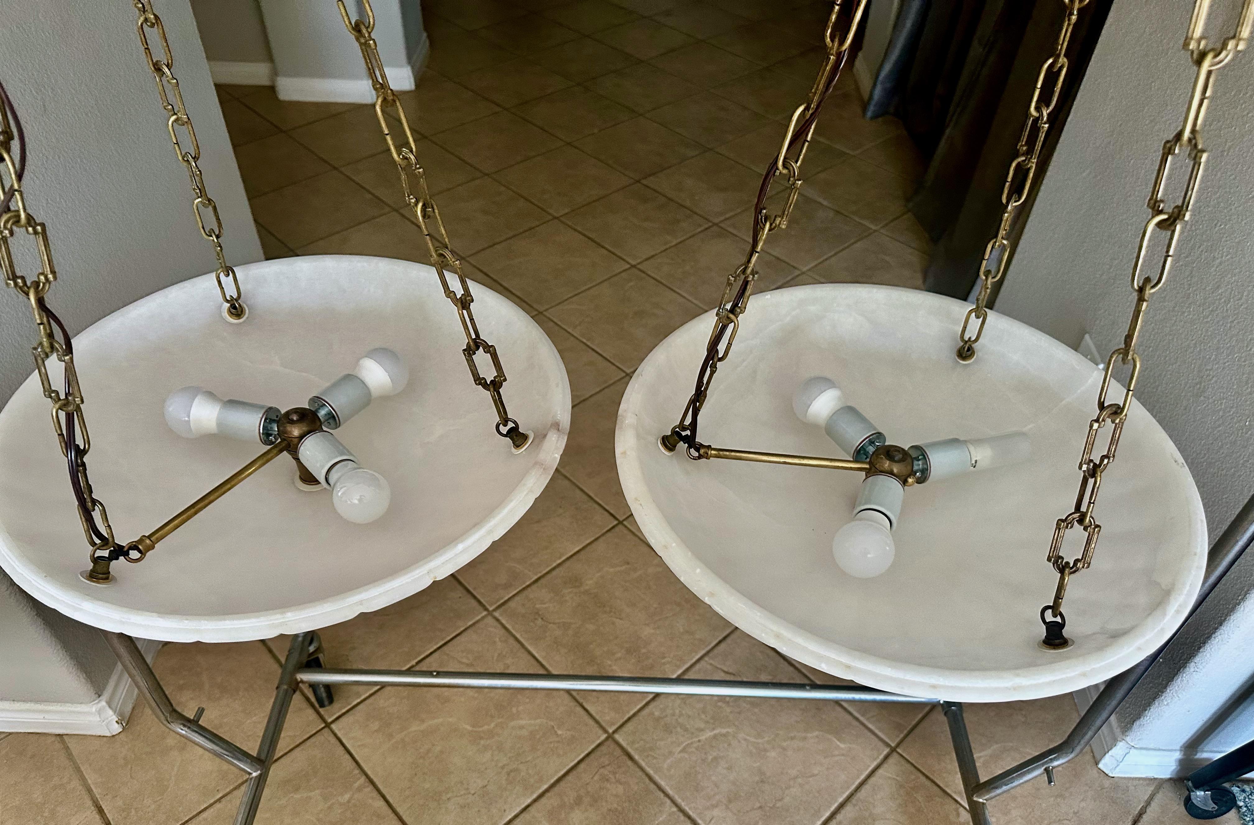 Paire de lustres suspendus en albâtre de style Directoire en vente 9