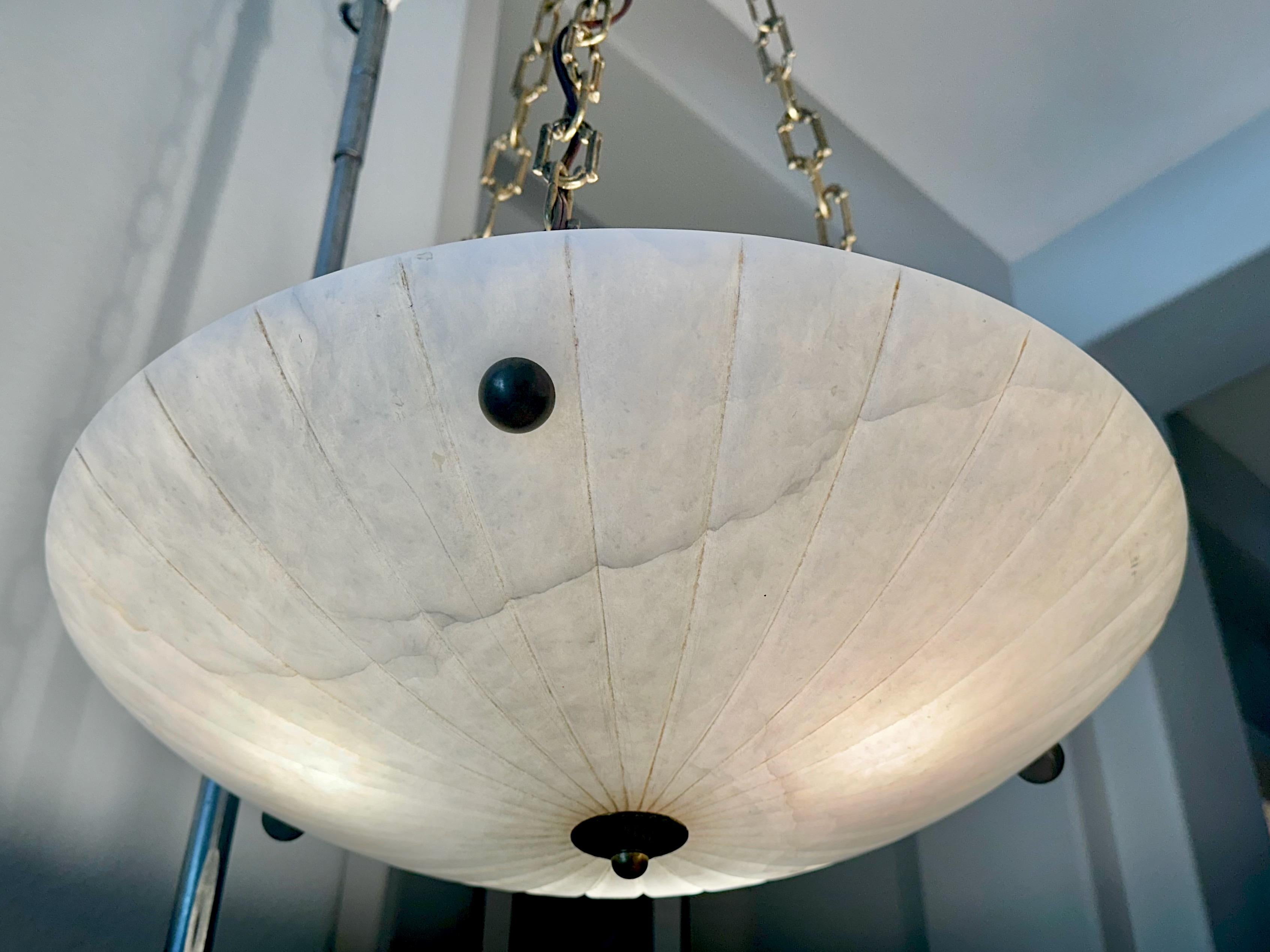 Paire de lustres suspendus en albâtre de style Directoire en vente 3