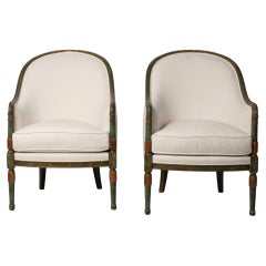 Ein Paar bemalte Bergère-Stühle im Directoire-Stil