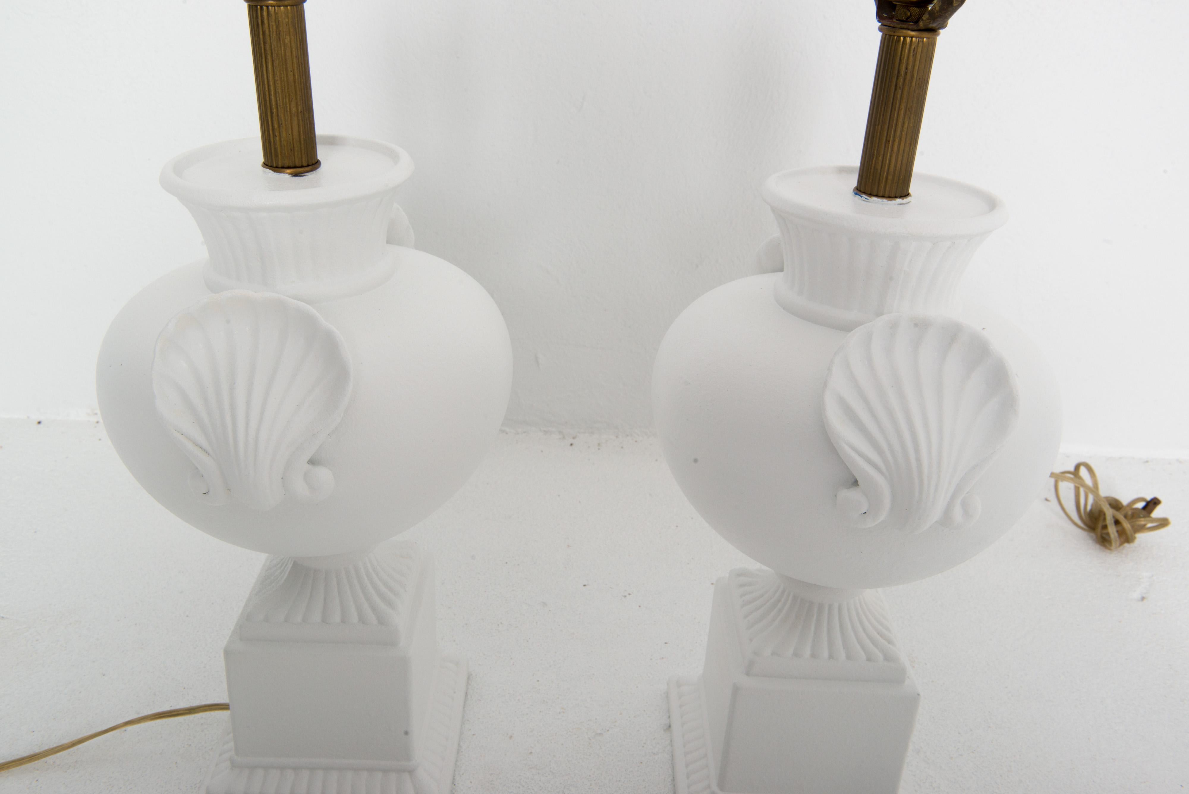Pair Dorothy Draper style Bulbous Urn Lamps with Shell Detail For Sale 2
