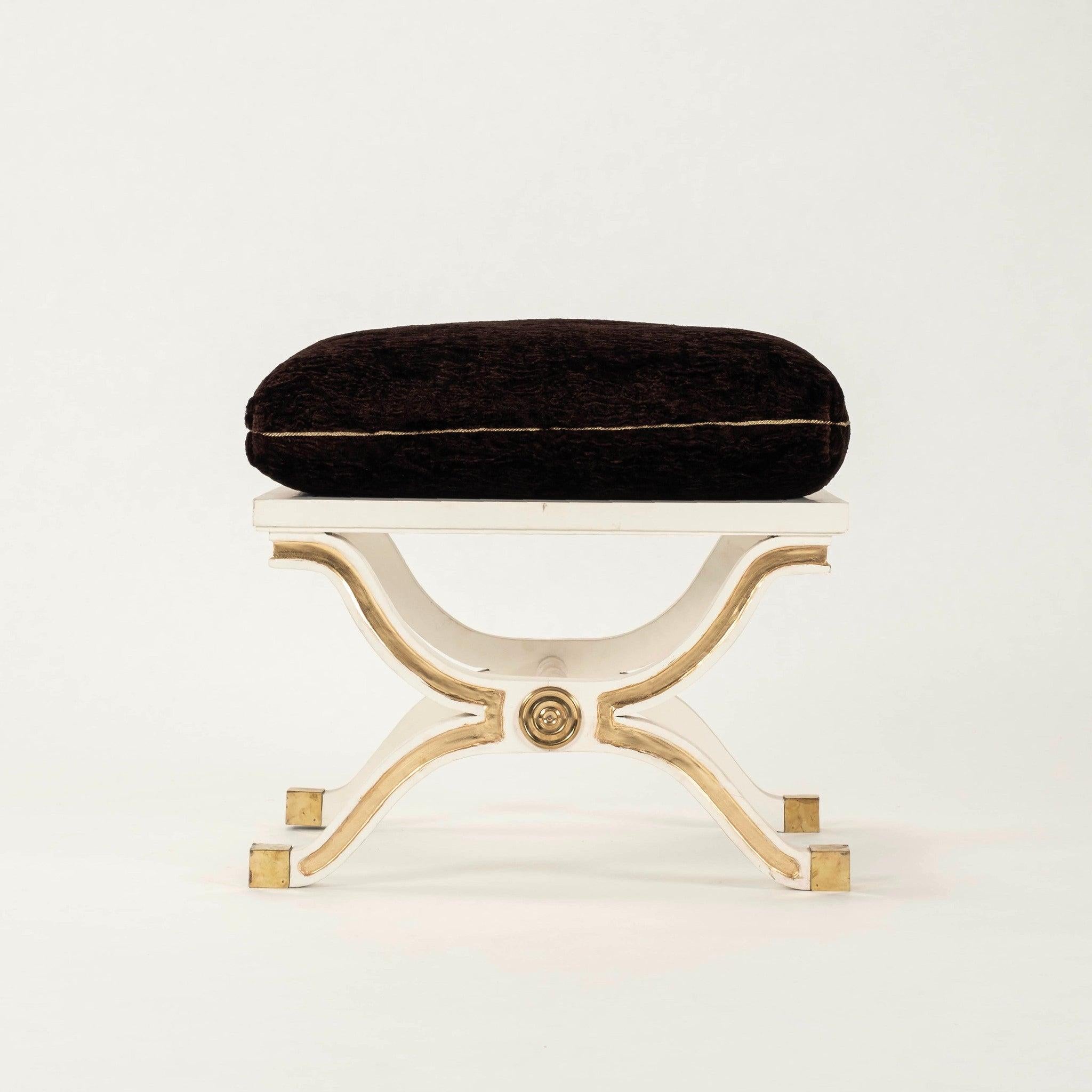 Pair Dorothy Draper White Gold Gilt España Curule Benches for Heritage Henredon In Good Condition For Sale In Houston, TX
