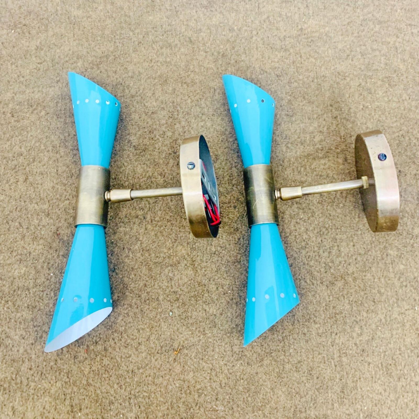 Pareja de Apliques de Pared de Doble Cono Estilo Mediano Siglo en Latón y Pantallas Lacadas en Negro en venta 6