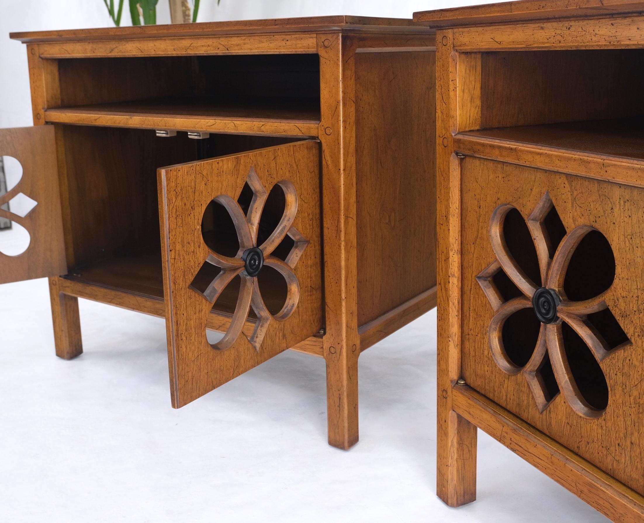 Pair Double Door Pierced Carved Doors Compartment Night Stands End Tables Mint For Sale 2