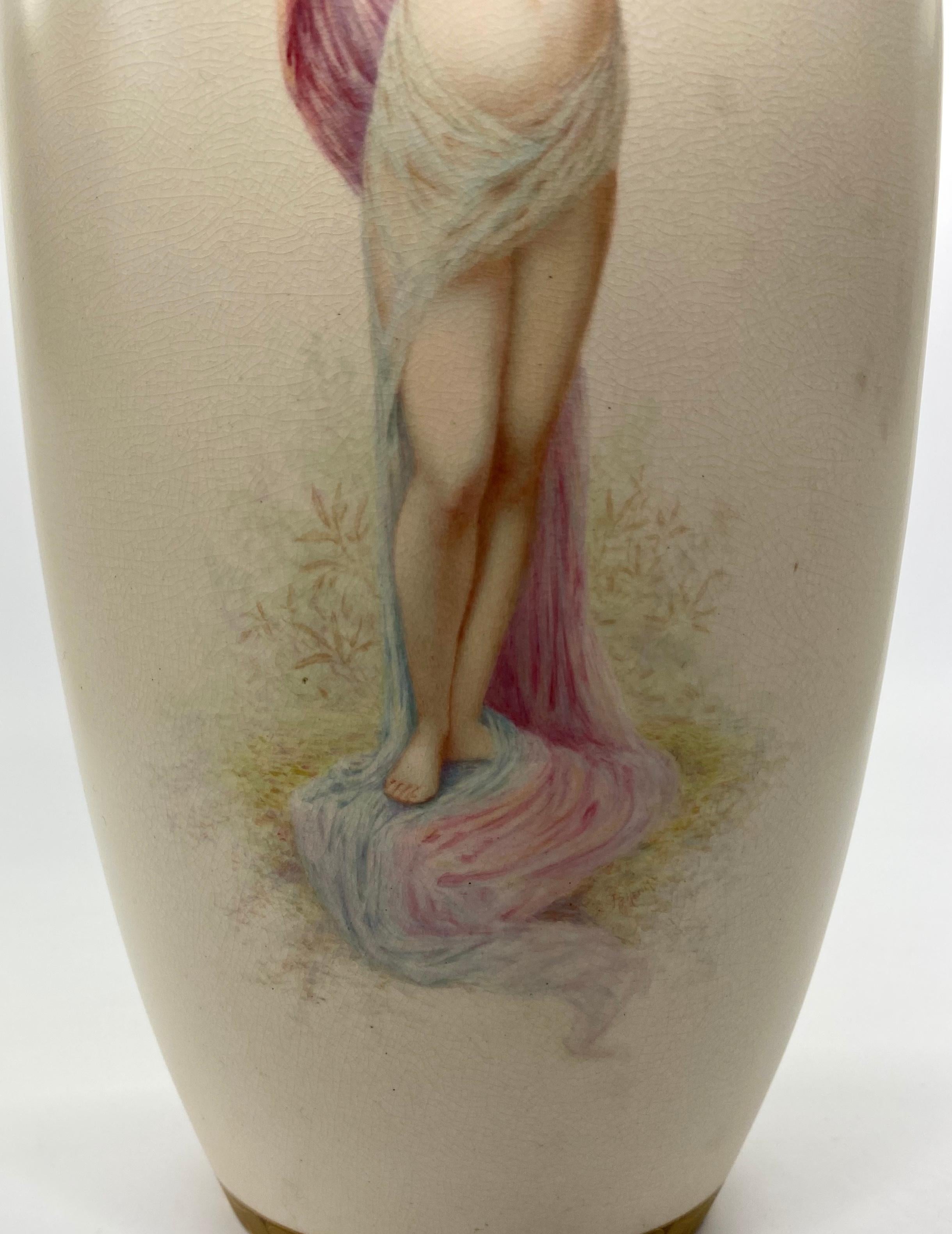 Fin du XIXe siècle Paire de vases en faïence d'agneau Doulton Lambeth. J.P. Hewitt, vers 1885 en vente