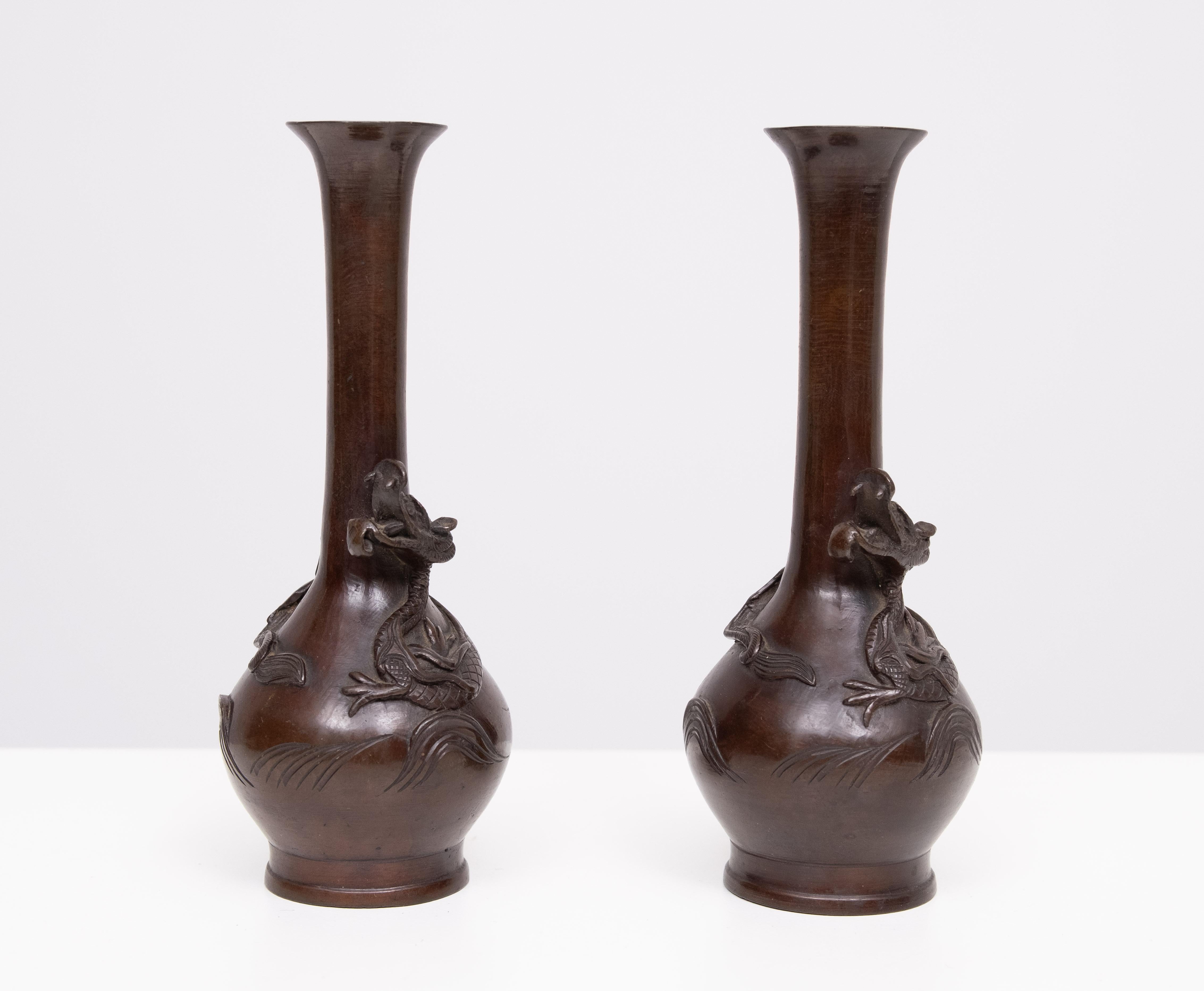 Pair Dragon  Vases de la période Meiji au Japon en vente 2