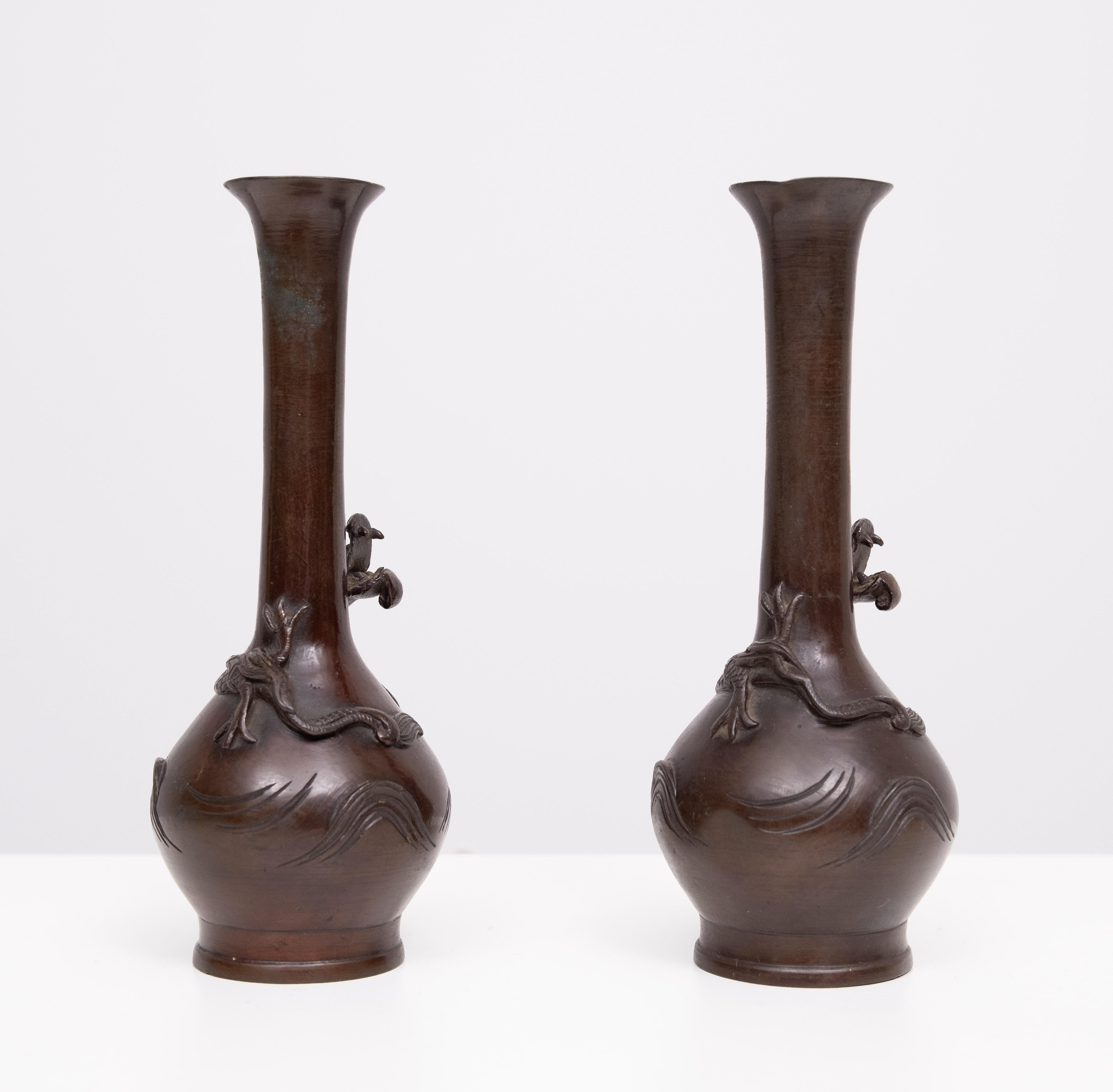 Pair Dragon  Vases de la période Meiji au Japon en vente 3