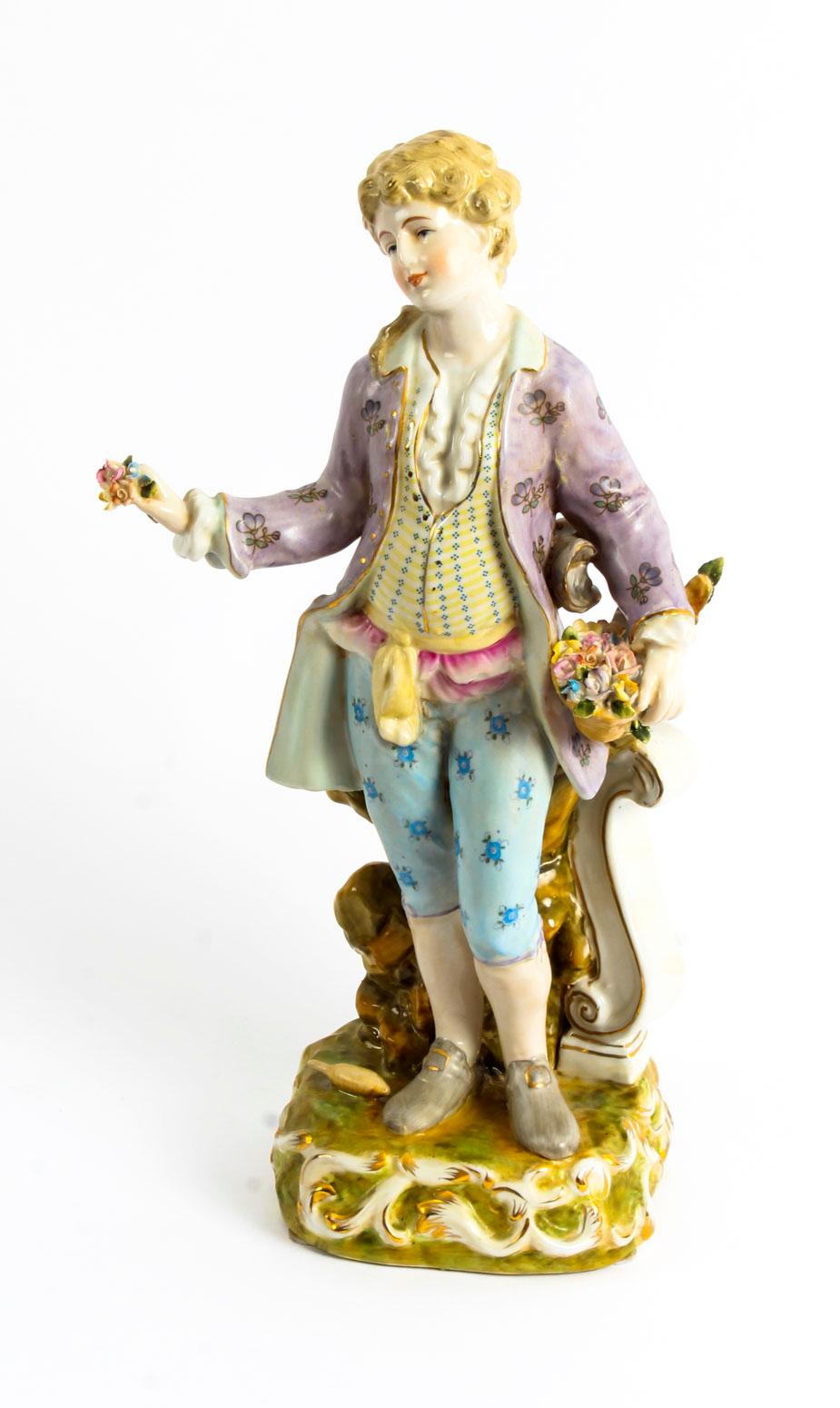 Paire de figurines en porcelaine peintes à la main, style Dresde, fin du 20e siècle Bon état - En vente à London, GB