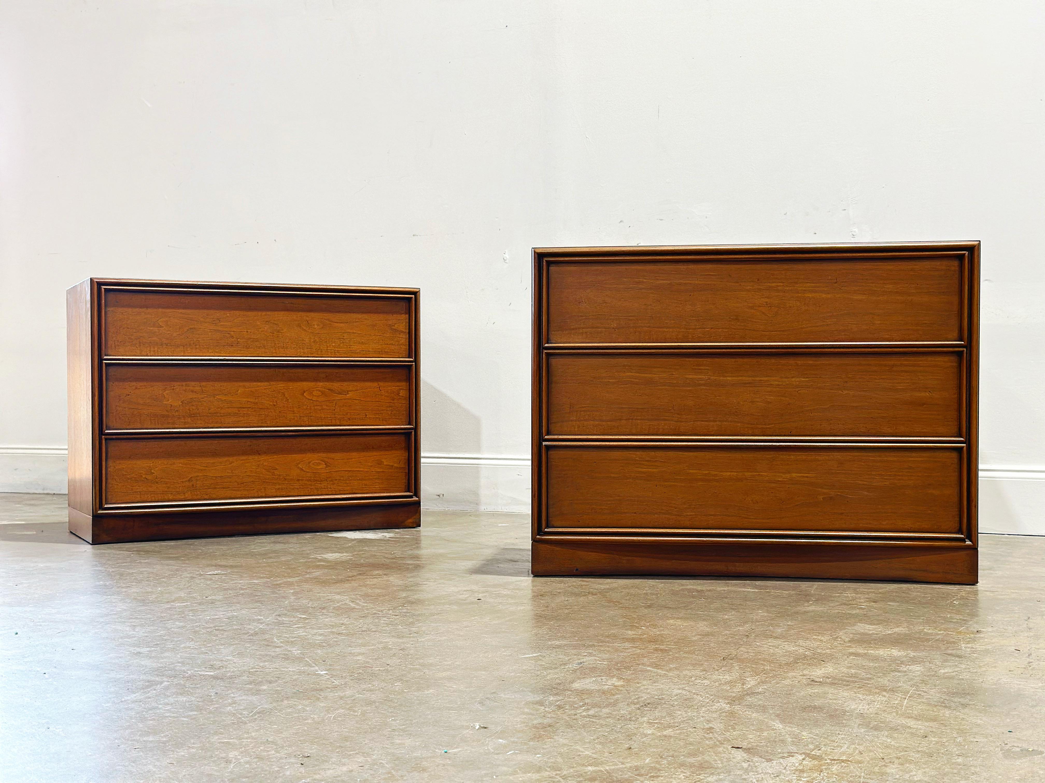 Pair Dresser Chests by TH Robsjohn Gibbings for Widdicomb - Walnut Nightstands In Good Condition In Decatur, GA