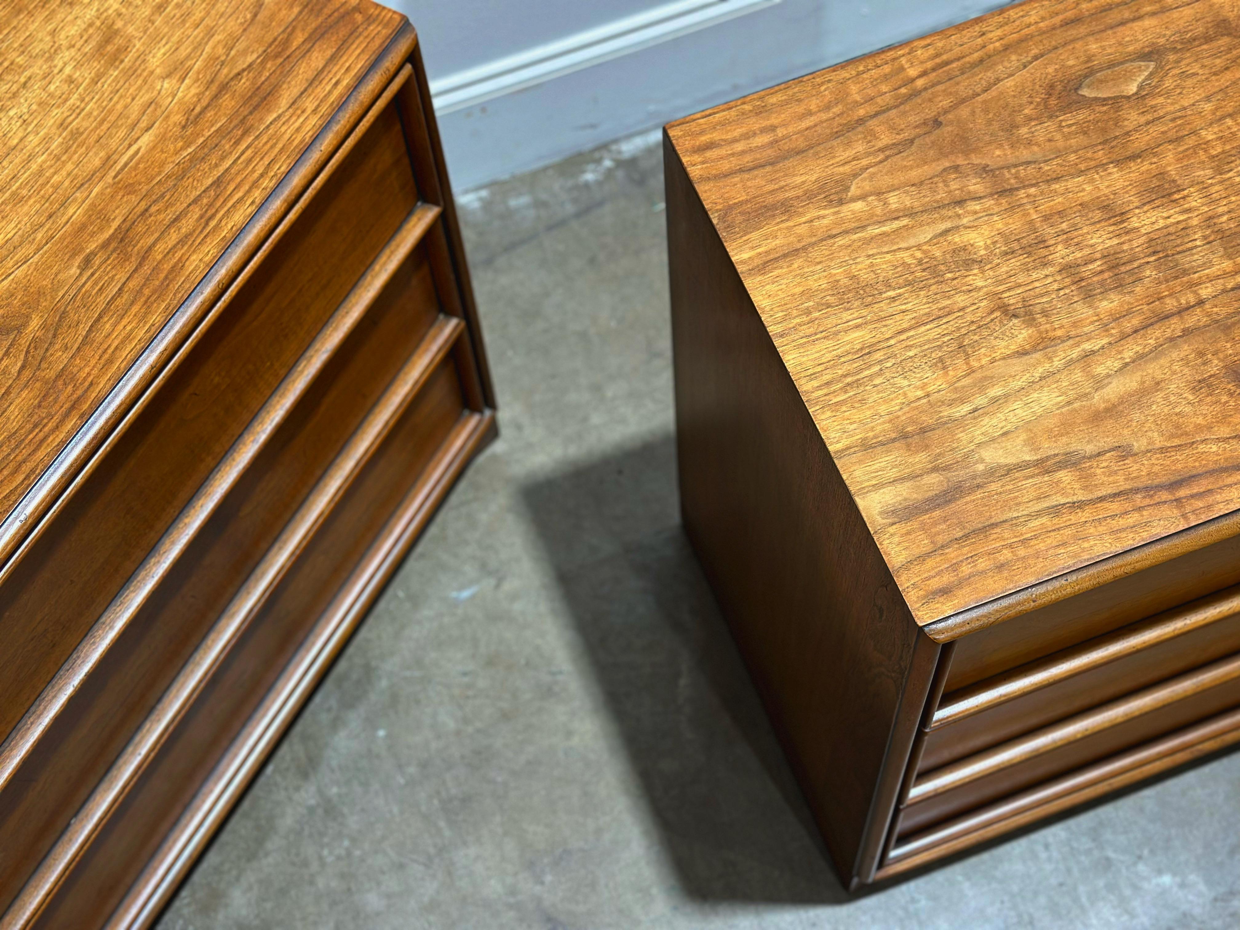 Mid-20th Century Pair Dresser Chests by TH Robsjohn Gibbings for Widdicomb - Walnut Nightstands