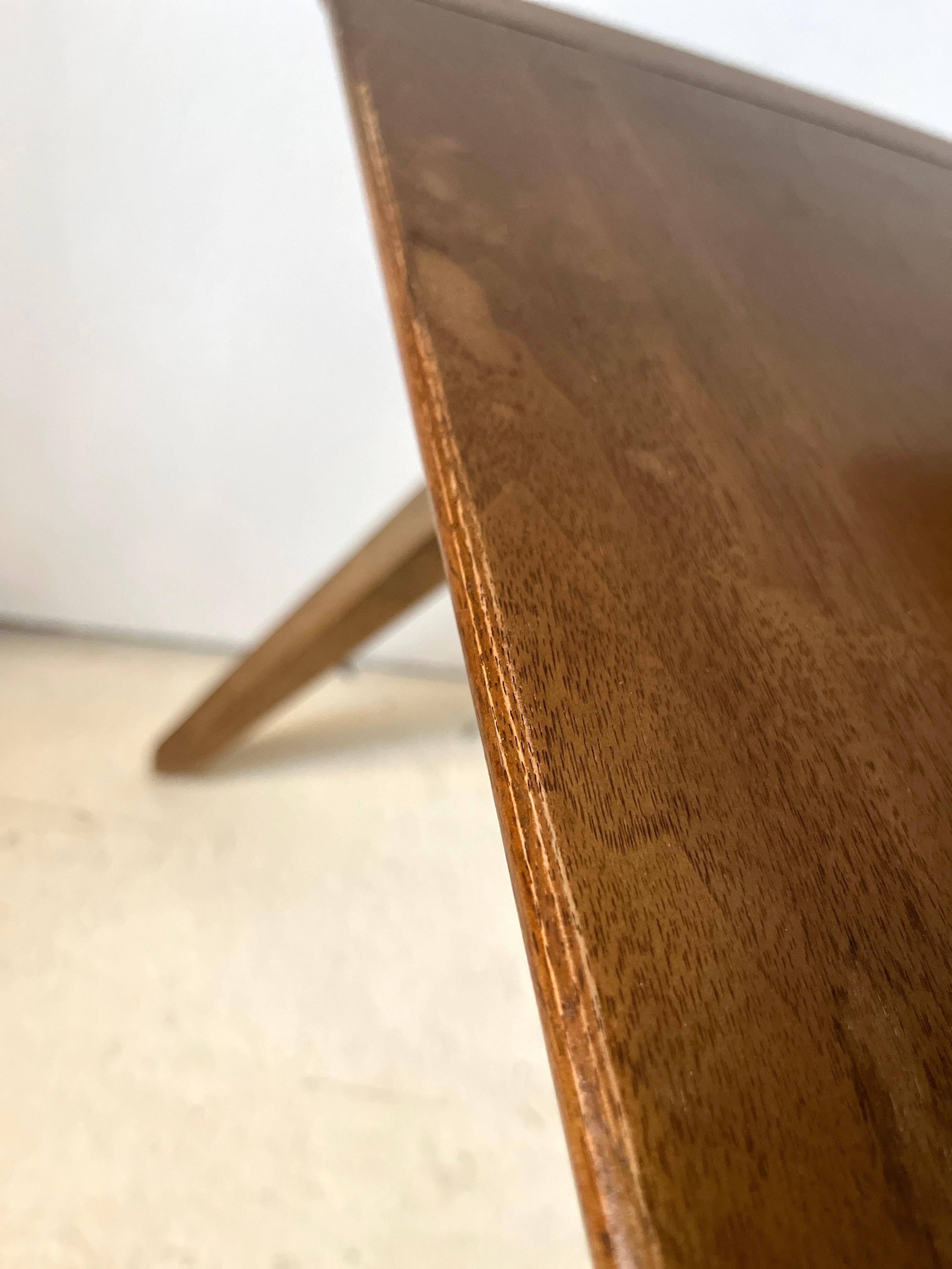 Ein Paar Drexel Profile Mid-Century Modern Step Beistelltische von John Van Koert im Angebot 4