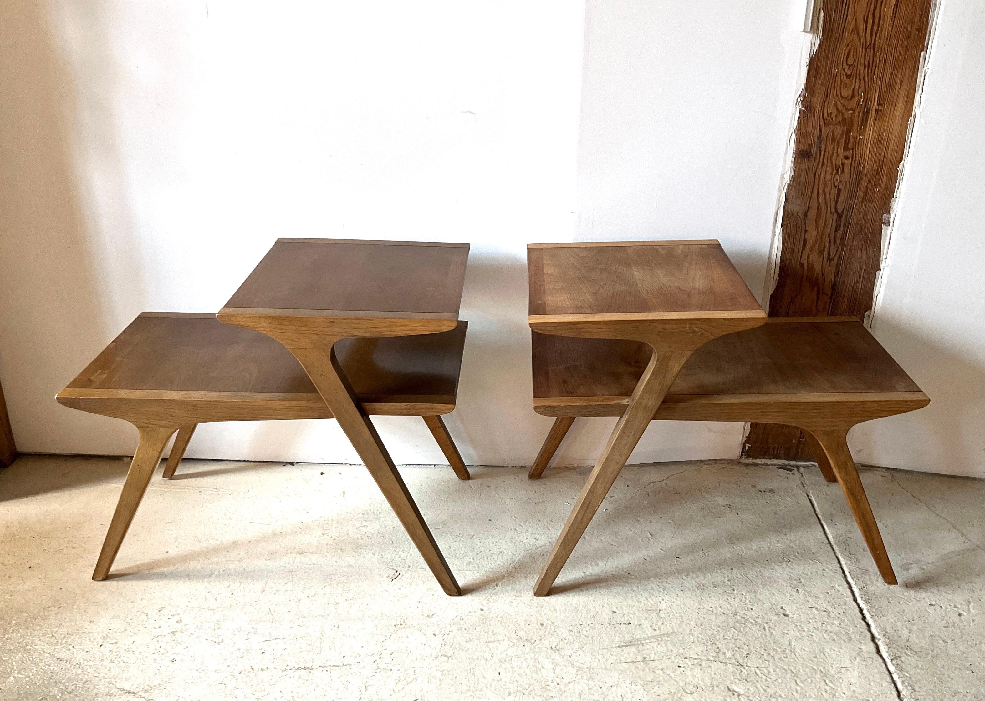 Ein Paar Drexel Profile Mid-Century Modern Step Beistelltische von John Van Koert (Handgefertigt) im Angebot