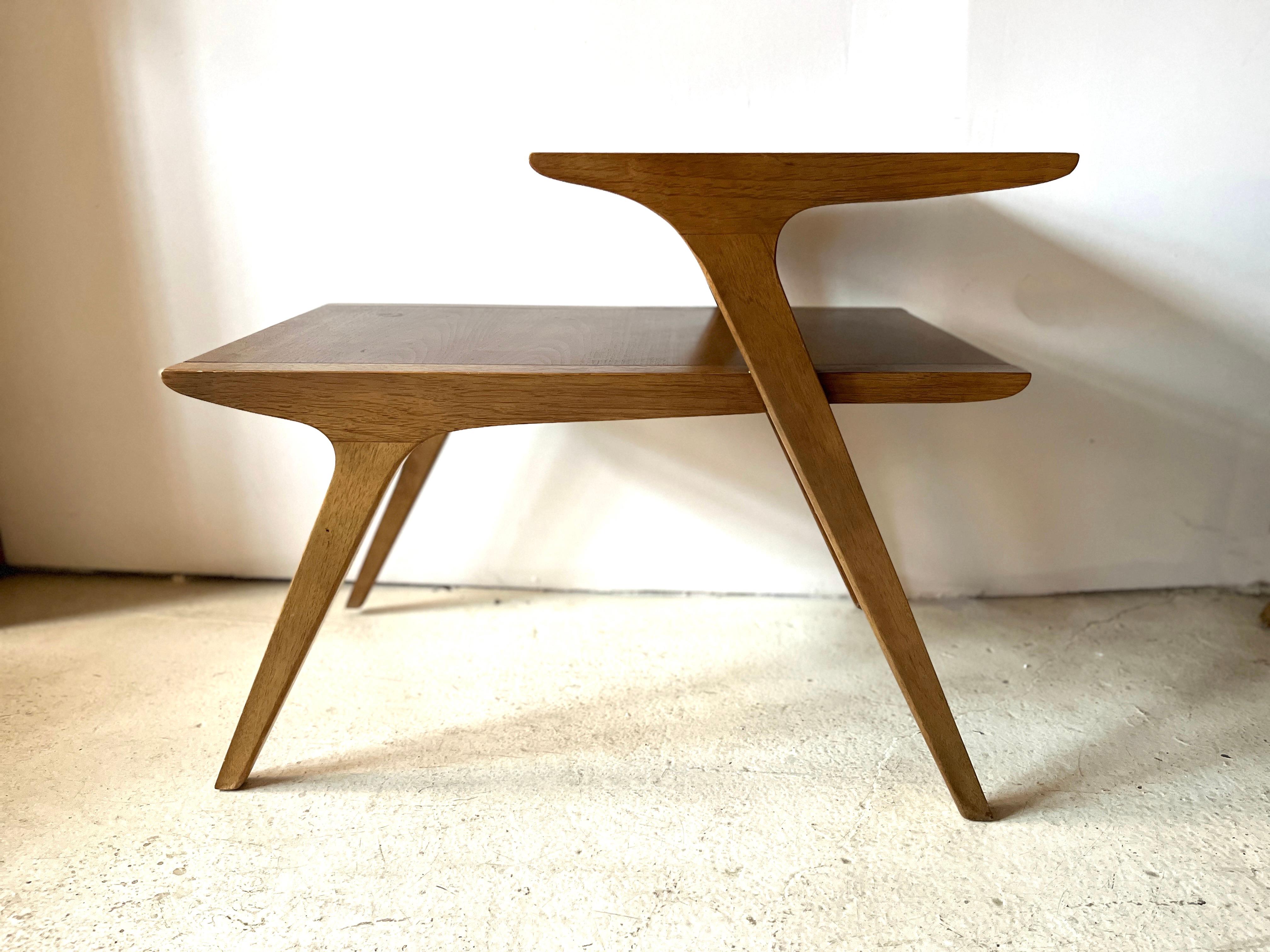 Ein Paar Drexel Profile Mid-Century Modern Step Beistelltische von John Van Koert (20. Jahrhundert) im Angebot