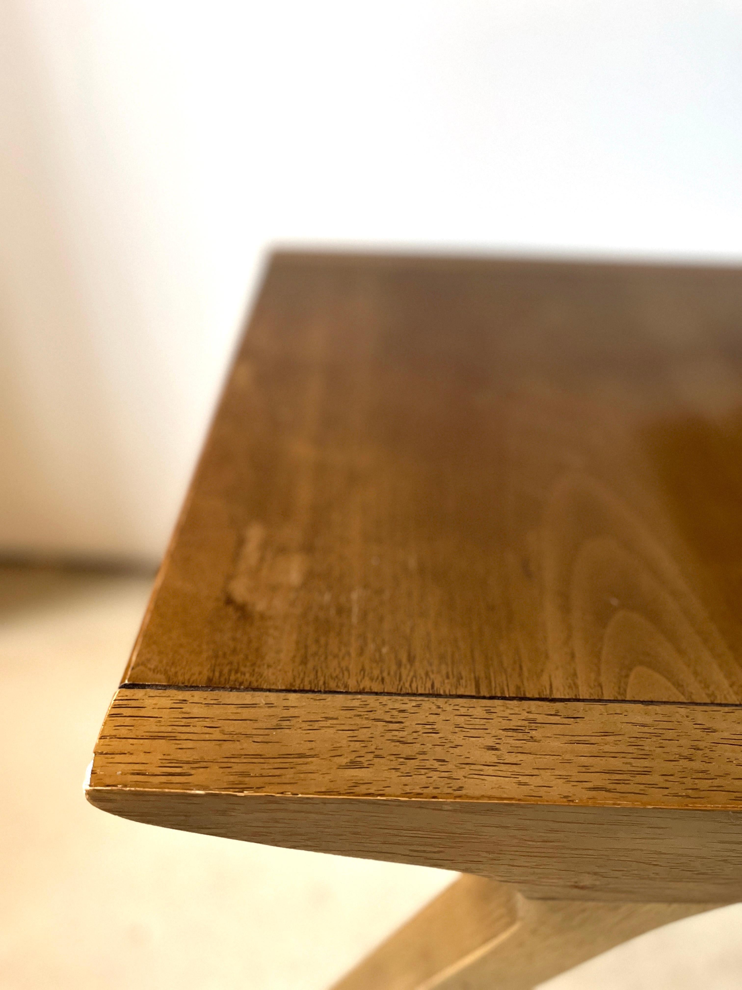 Ein Paar Drexel Profile Mid-Century Modern Step Beistelltische von John Van Koert im Angebot 1