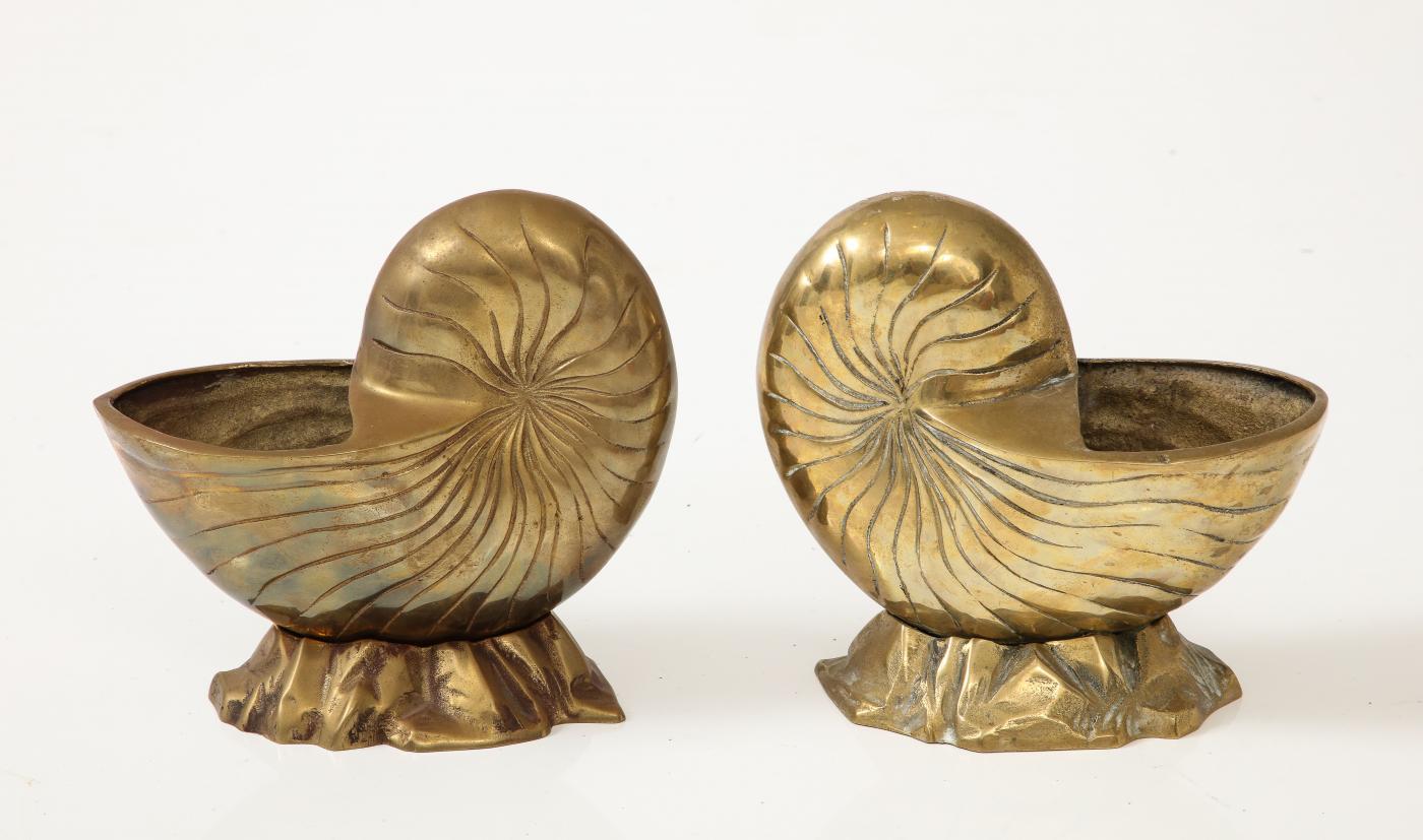 Paar Duquette Stil Bronze Nautilus Cache Töpfe (Hollywood Regency) im Angebot