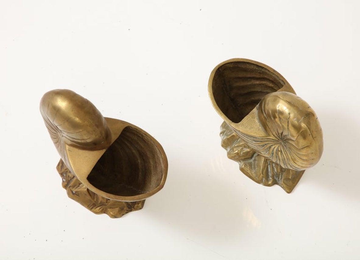 Bronzo Coppia di vasi Nautilus in bronzo in stile Duquette in vendita