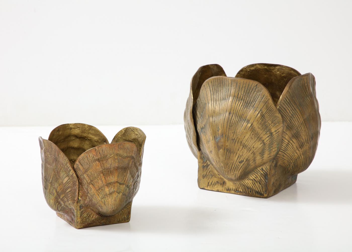 Pair Duquette Style Shell Planters In Good Condition For Sale In New York, NY