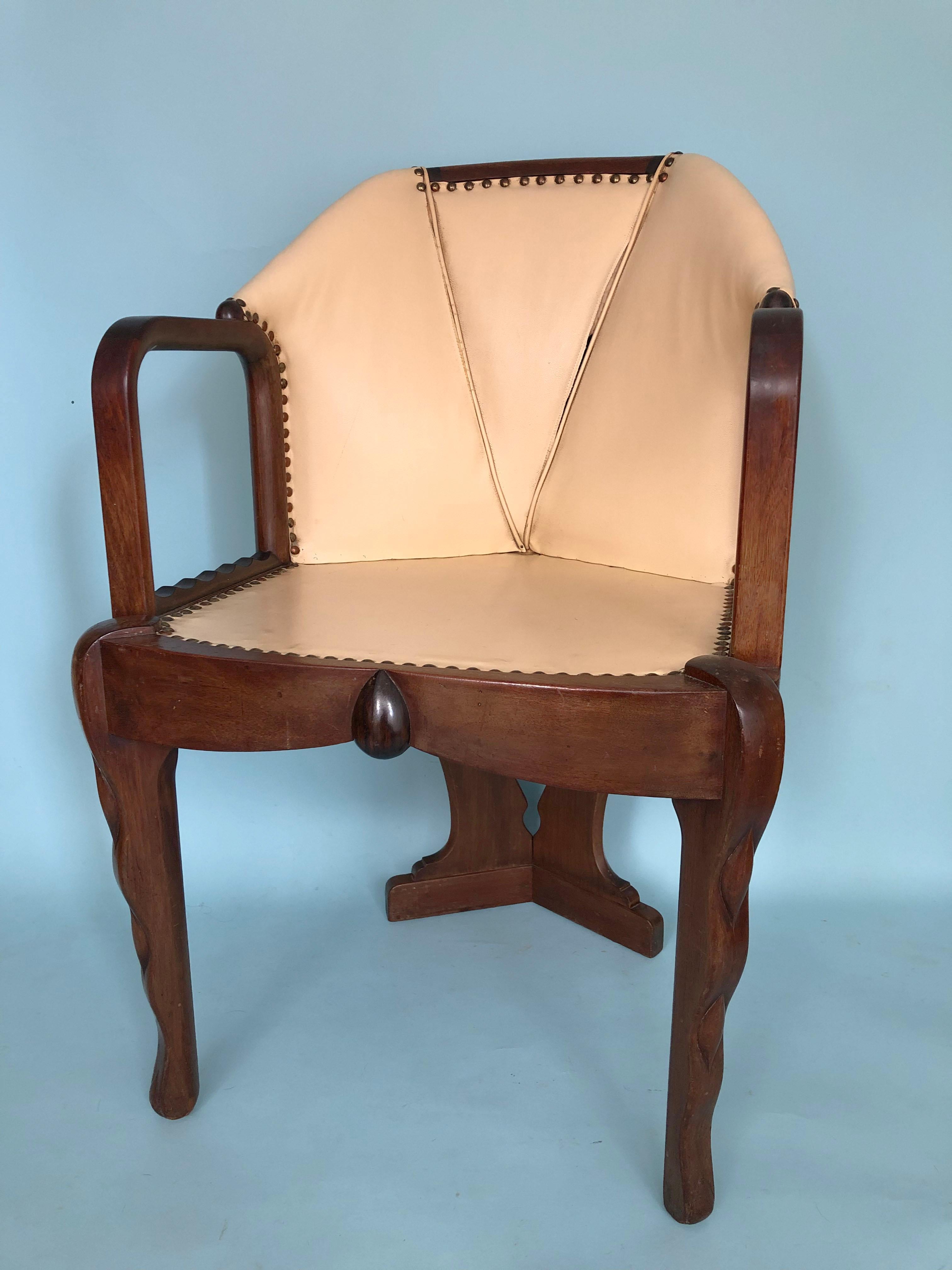 Extremely rare Amsterdam School tub chairs from the Art Deco period around 1920. These chairs resting on three legs that are in good condition were designed by Michiel de Klerk van ‘t Woonhuys Furniture. A unique design. The chairs are upholstered