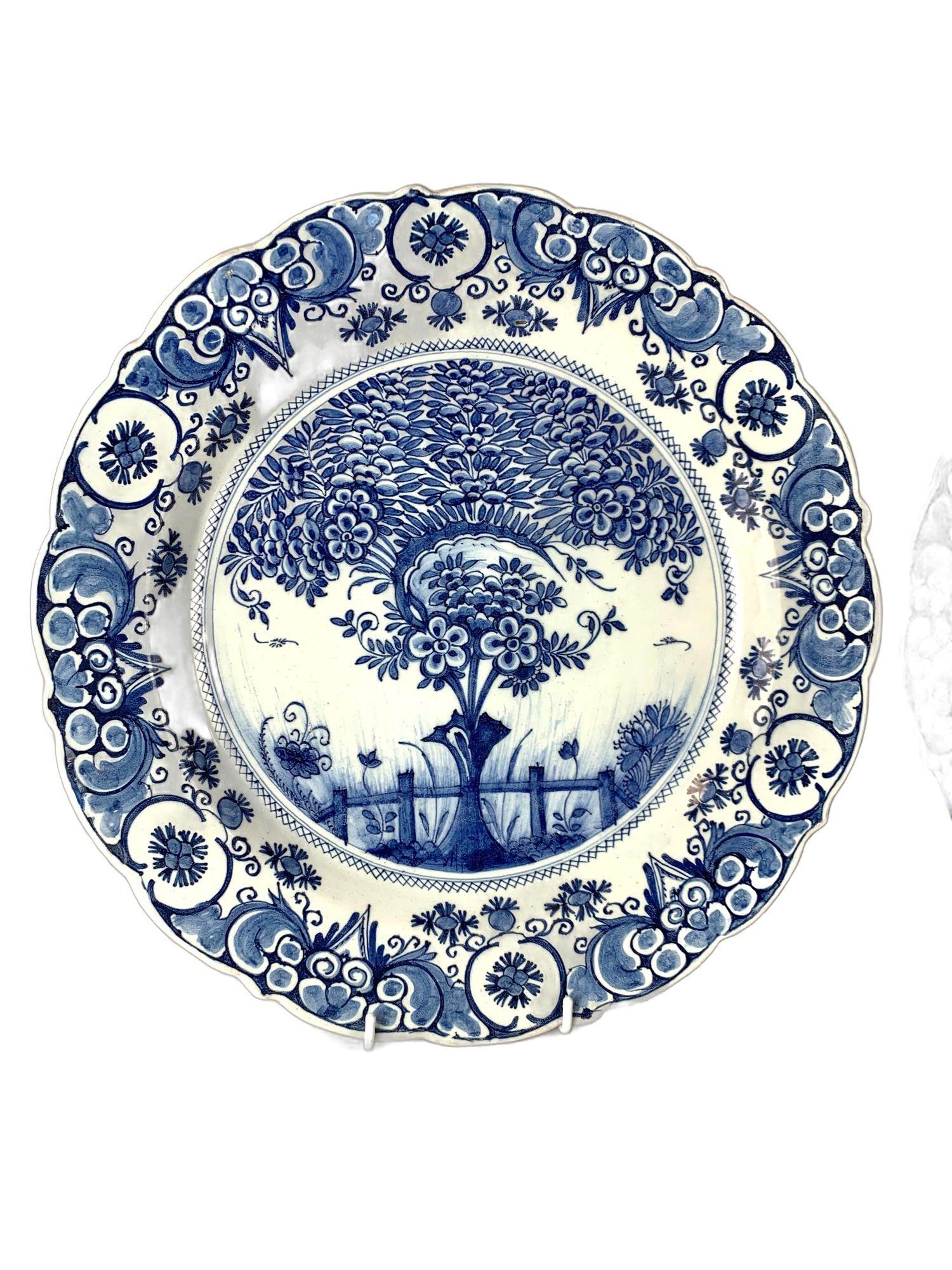 This beautiful pair of large Dutch Delft chargers was hand-painted at the renowned 