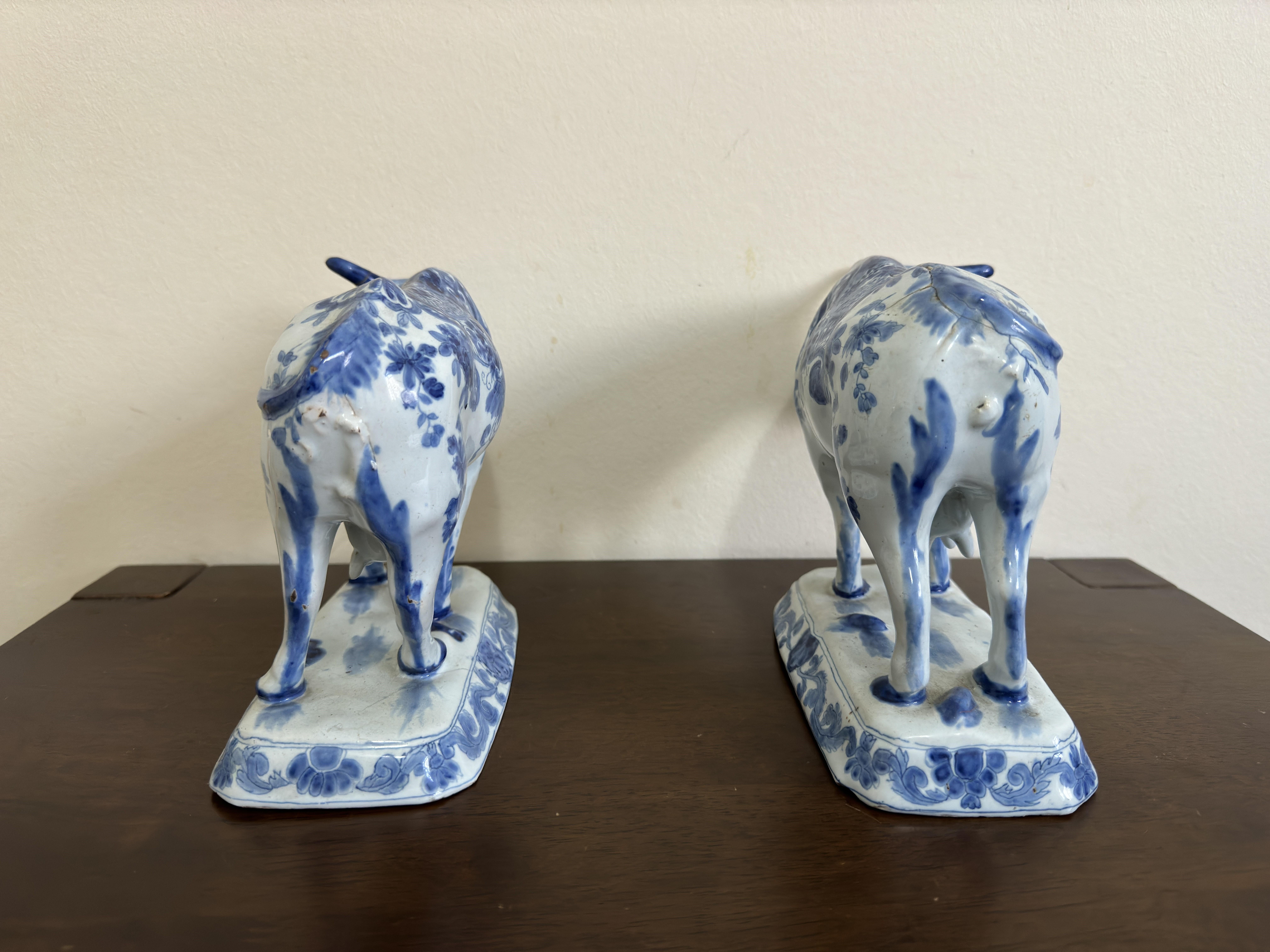 Hand-Painted Pair Dutch Delft Blue Cows 18th Century For Sale