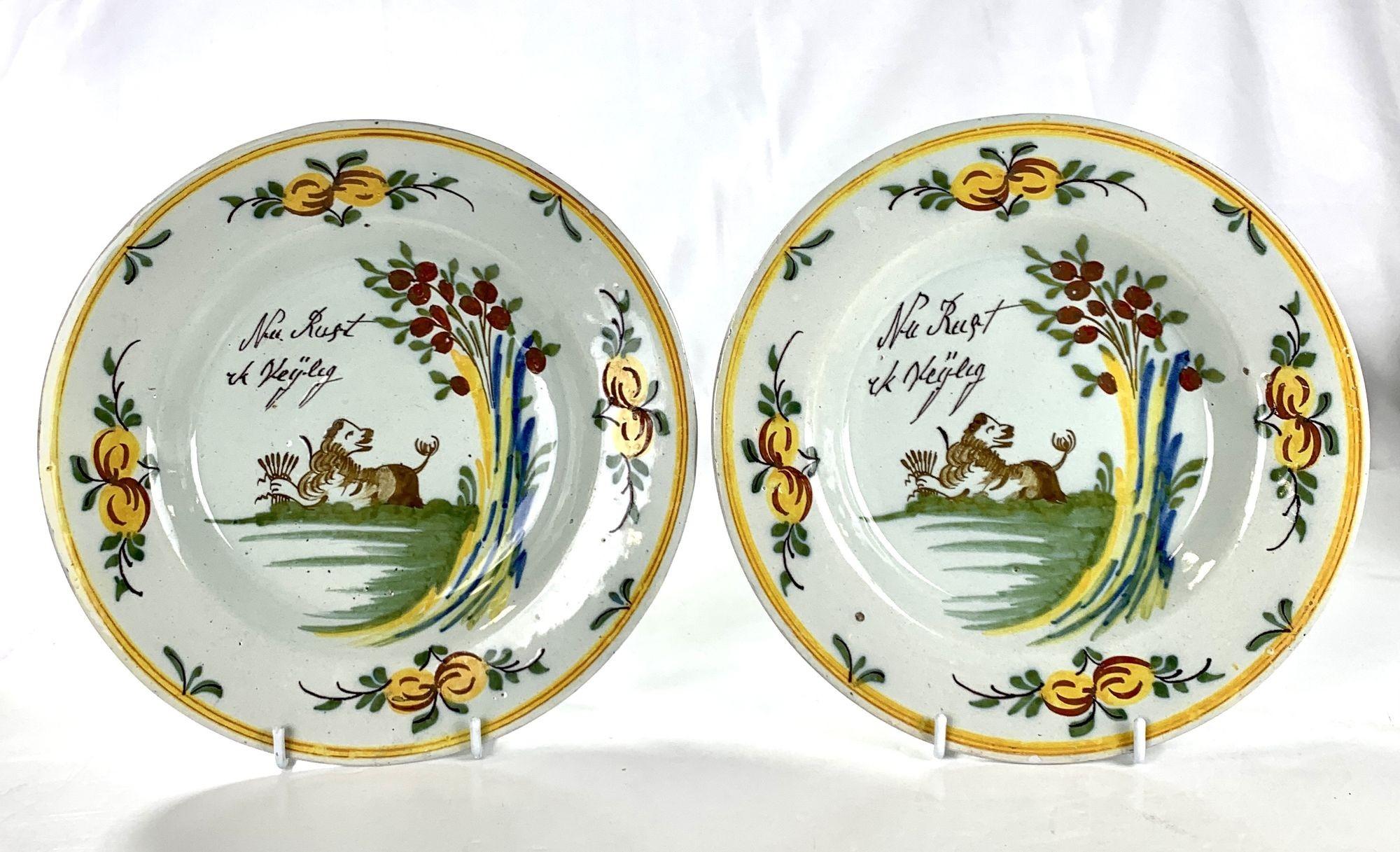 This pair of Delft dishes was hand-painted in the Netherlands in the 18th century, circa 1780.
We see a lion and the motto Nu Rust ik Veilig,  