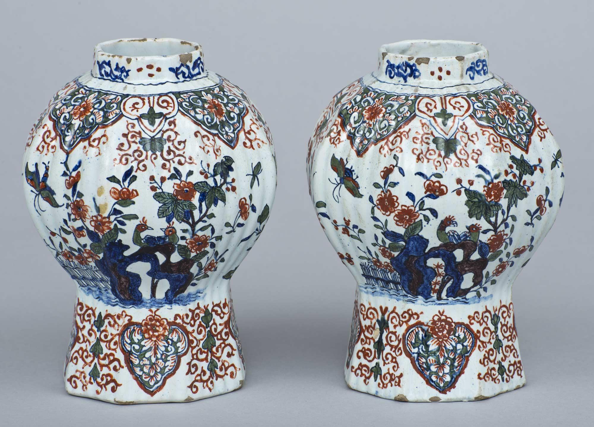 Pair of Dutch Delft Vases, 17th Century In Good Condition For Sale In Sheffield, MA
