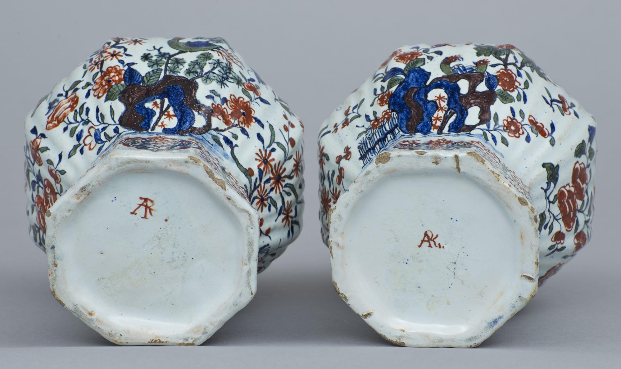 Pair of Dutch Delft Vases, 17th Century For Sale 3