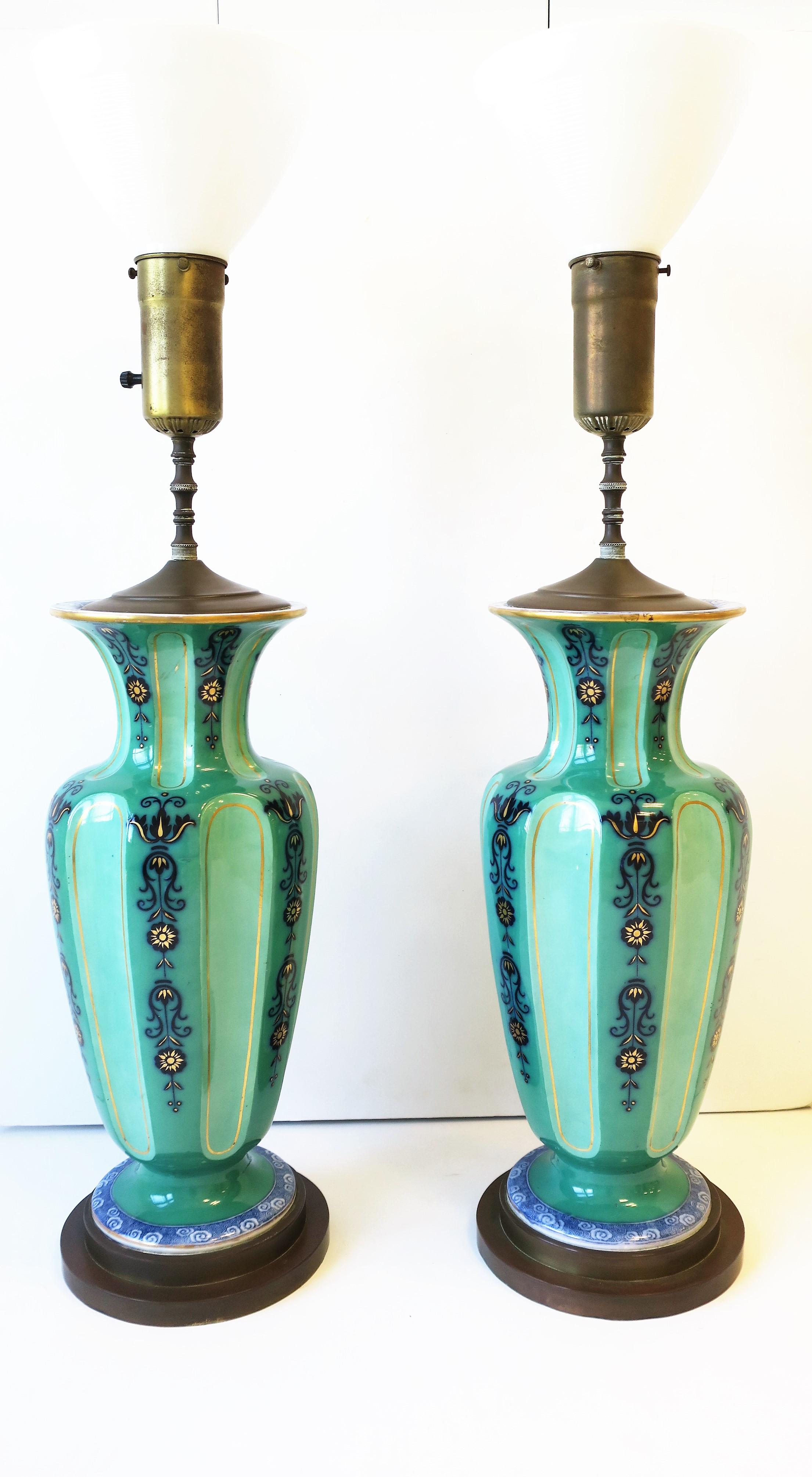 Dutch Blue White Green Ceramic Table Lamps Ginger Jar Style, circa 1930s In Good Condition For Sale In New York, NY