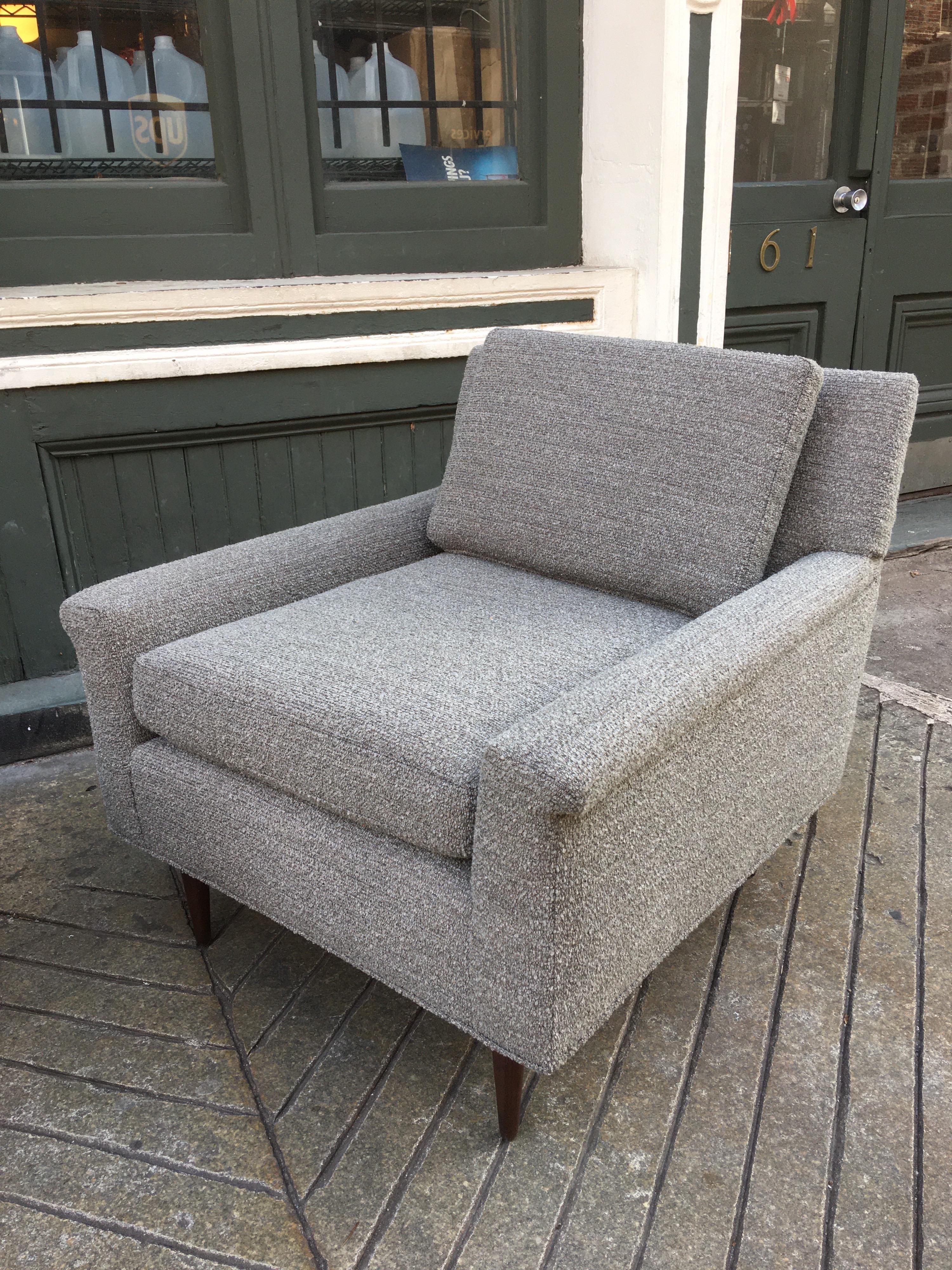 Pair of DUX Lounge Chairs, Newly Upholstered 1
