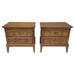 Pareja de cómodas Dxie Furniture de estilo toscano italiano en nogal teñido y caña