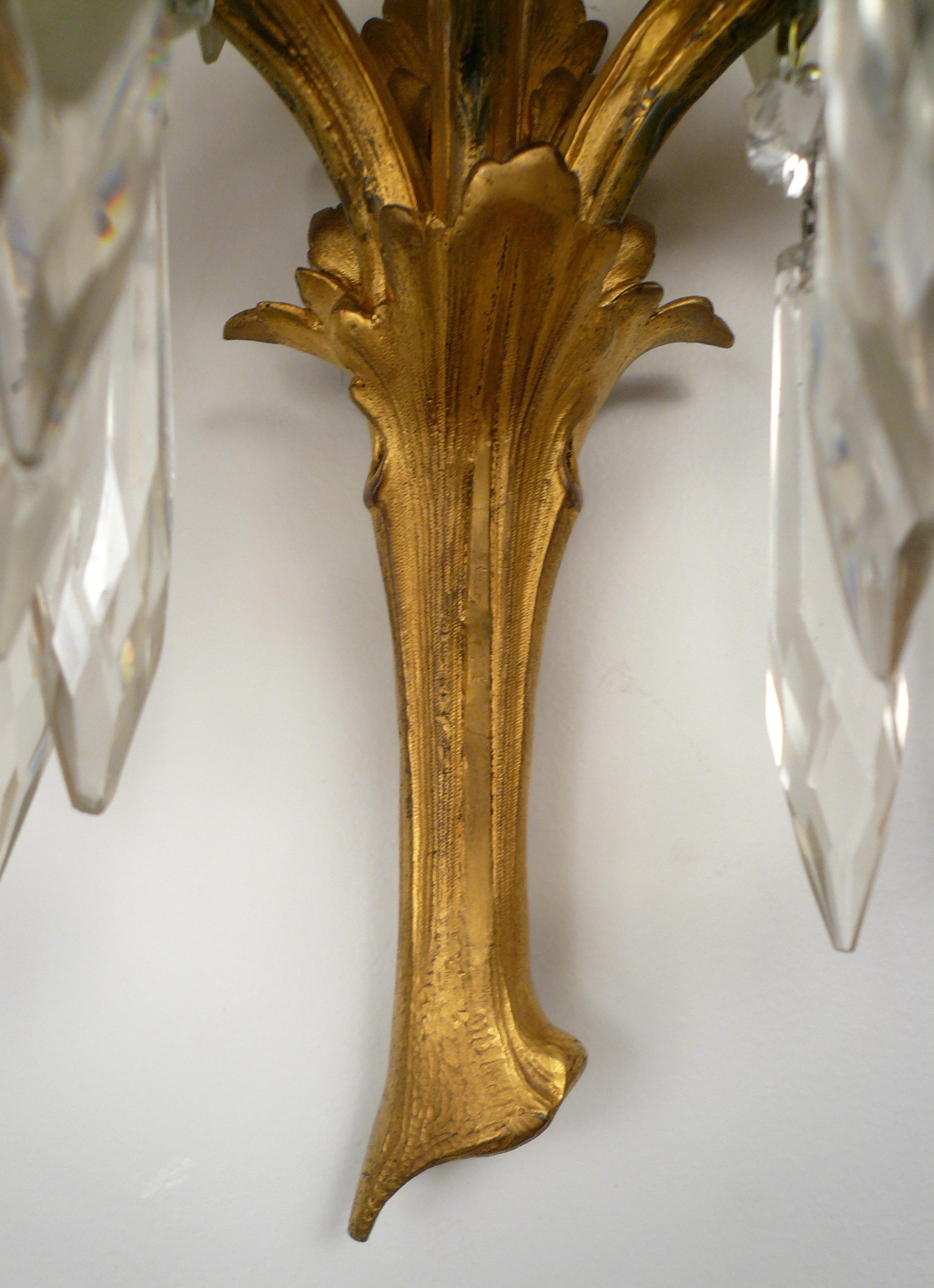 Paar E. F. Caldwell Wandleuchter aus vergoldeter Bronze und Kristall mit Palmenblatt im Angebot 3
