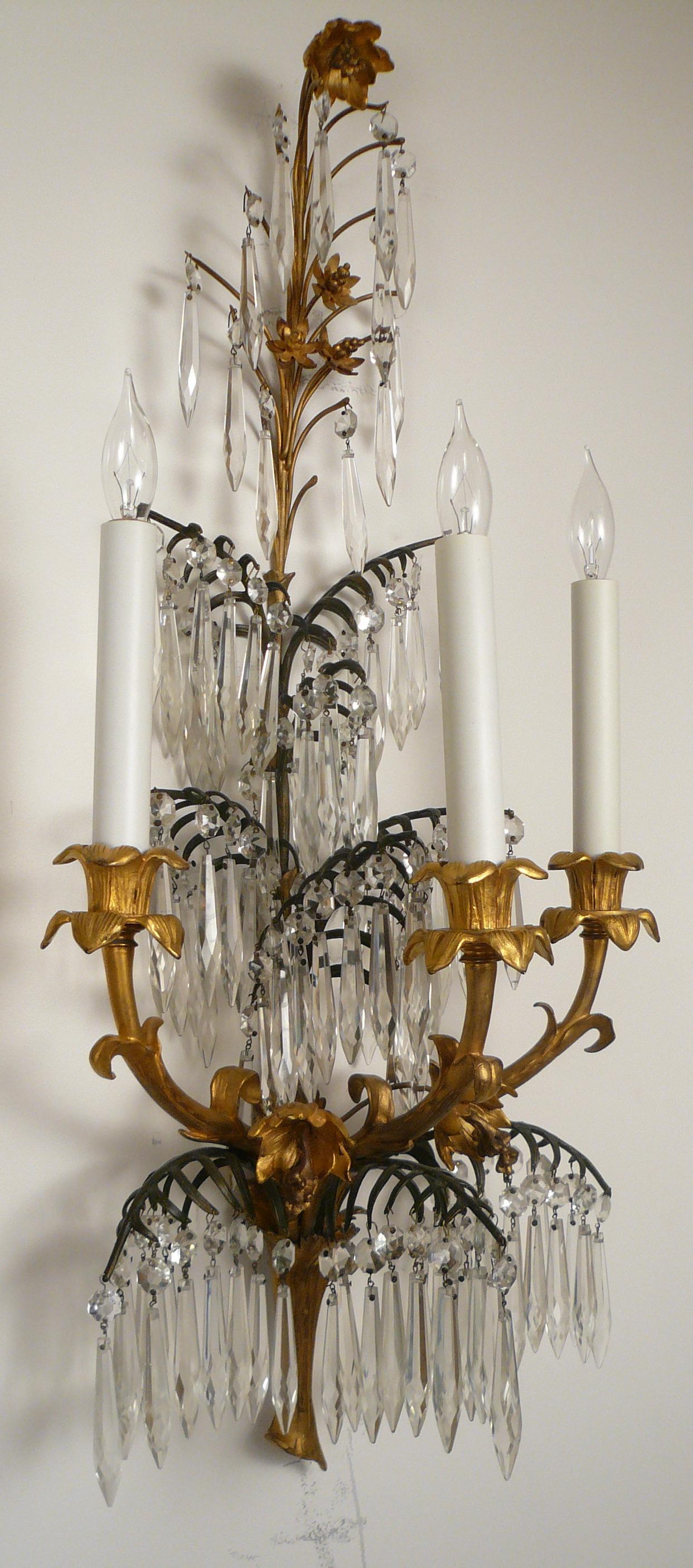 Paar E. F. Caldwell Wandleuchter aus vergoldeter Bronze und Kristall mit Palmenblatt im Angebot 5