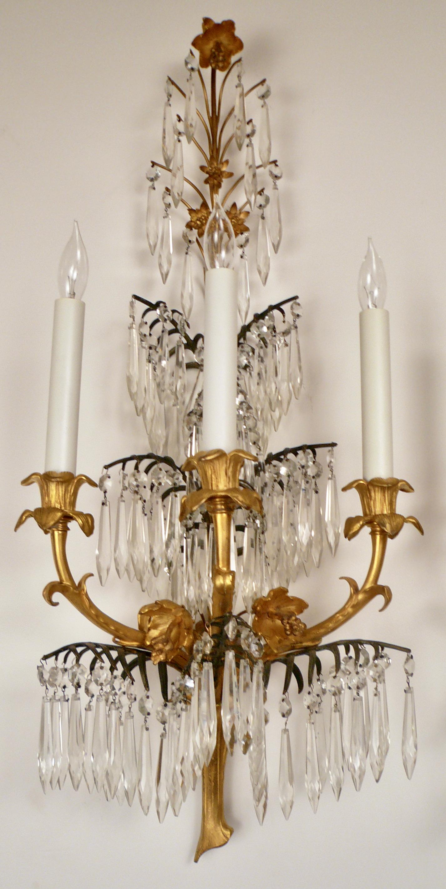 Paar E. F. Caldwell Wandleuchter aus vergoldeter Bronze und Kristall mit Palmenblatt im Angebot 8
