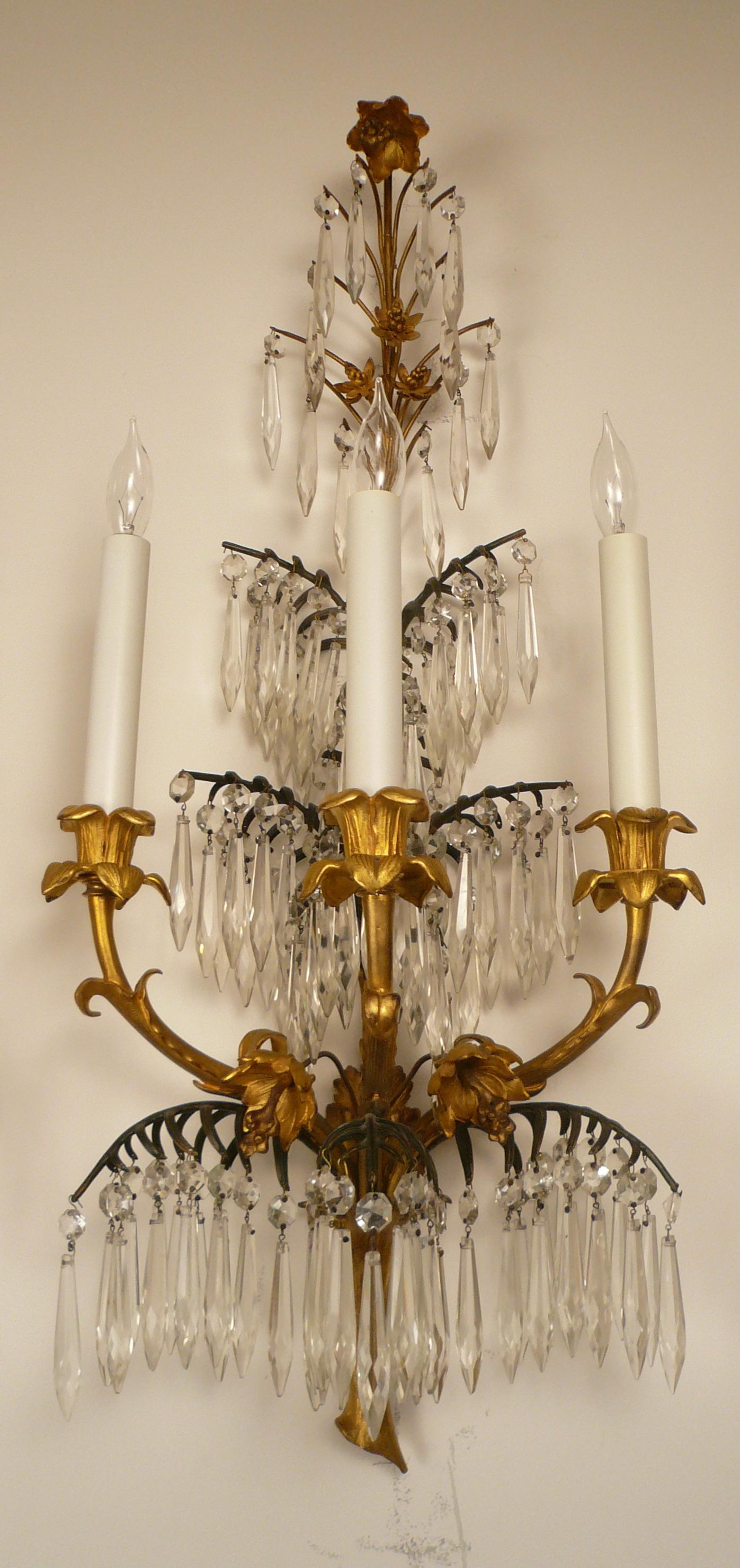 Paar E. F. Caldwell Wandleuchter aus vergoldeter Bronze und Kristall mit Palmenblatt im Angebot 9