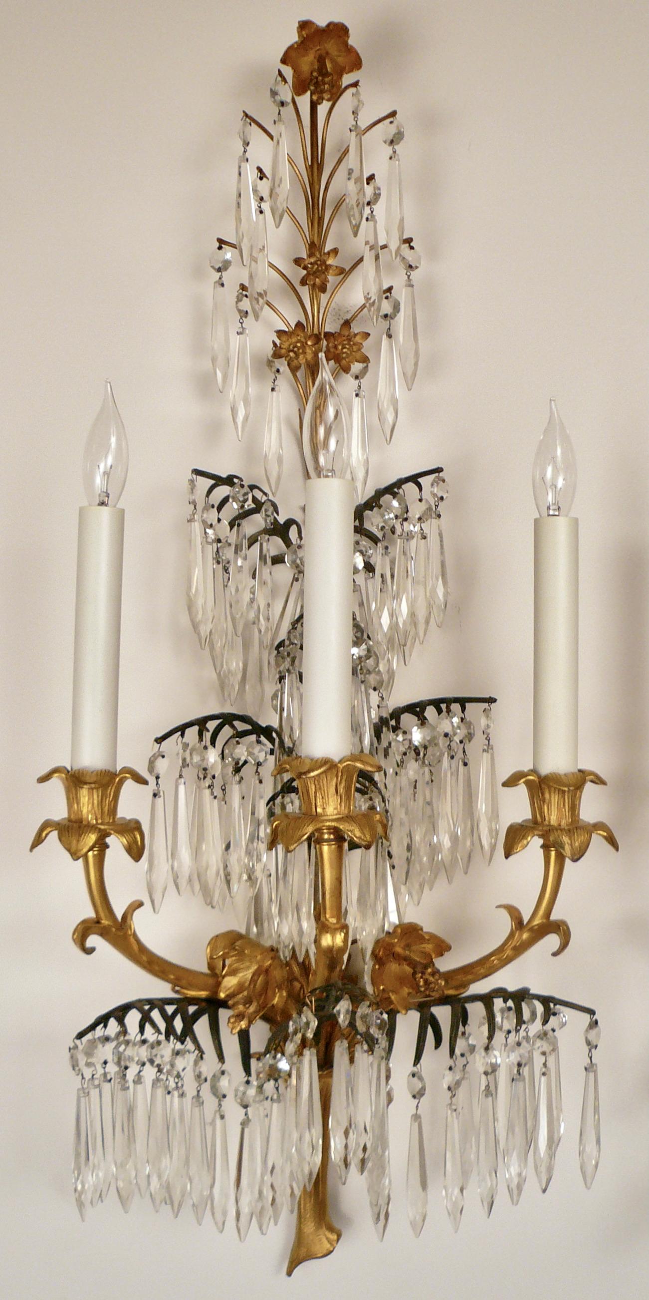 Paar E. F. Caldwell Wandleuchter aus vergoldeter Bronze und Kristall mit Palmenblatt (Belle Époque) im Angebot