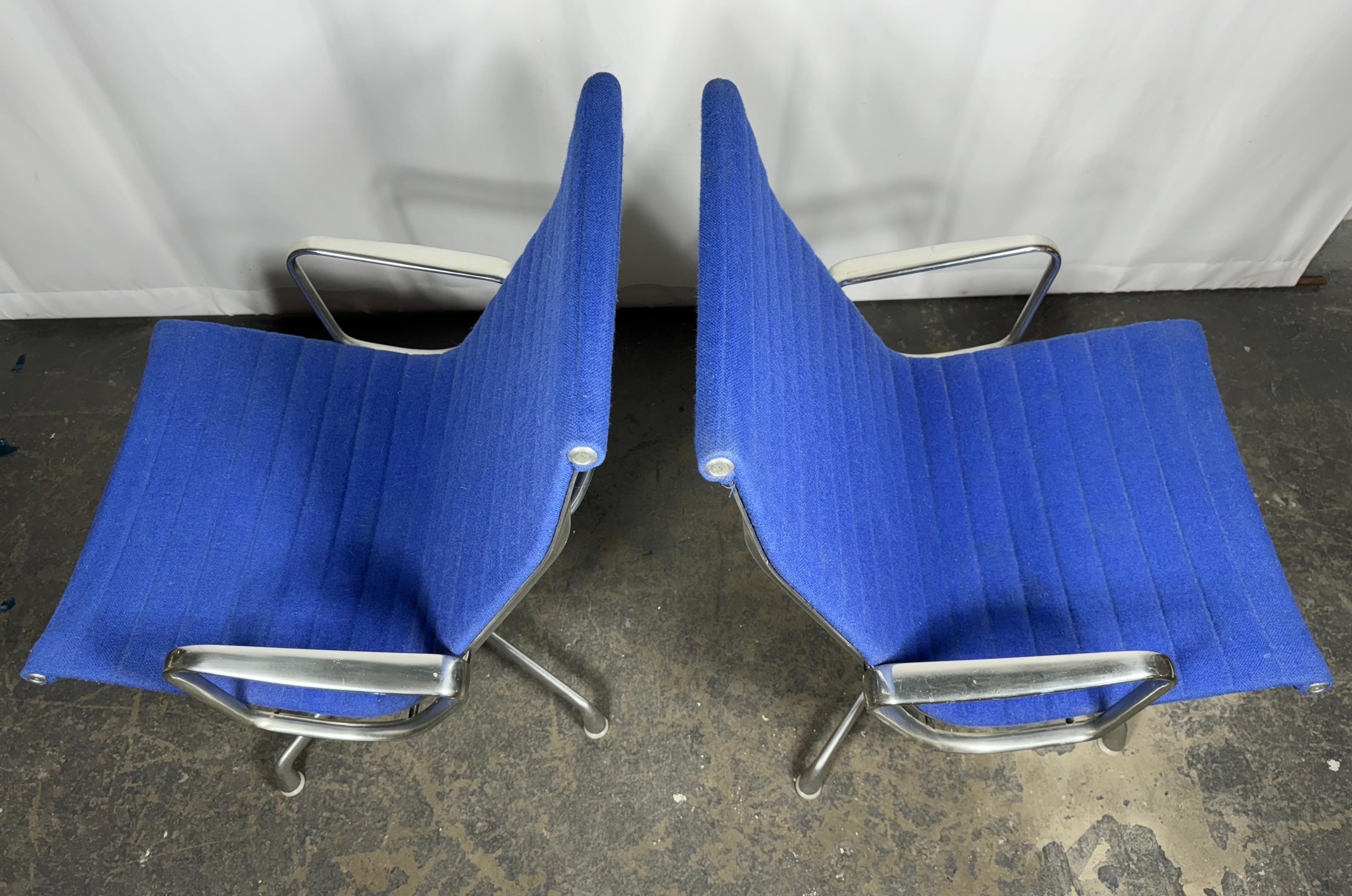 Pair Eames / Herman Miller Aluminum Group EA116 Swivel Lounge Chairs For Sale 4