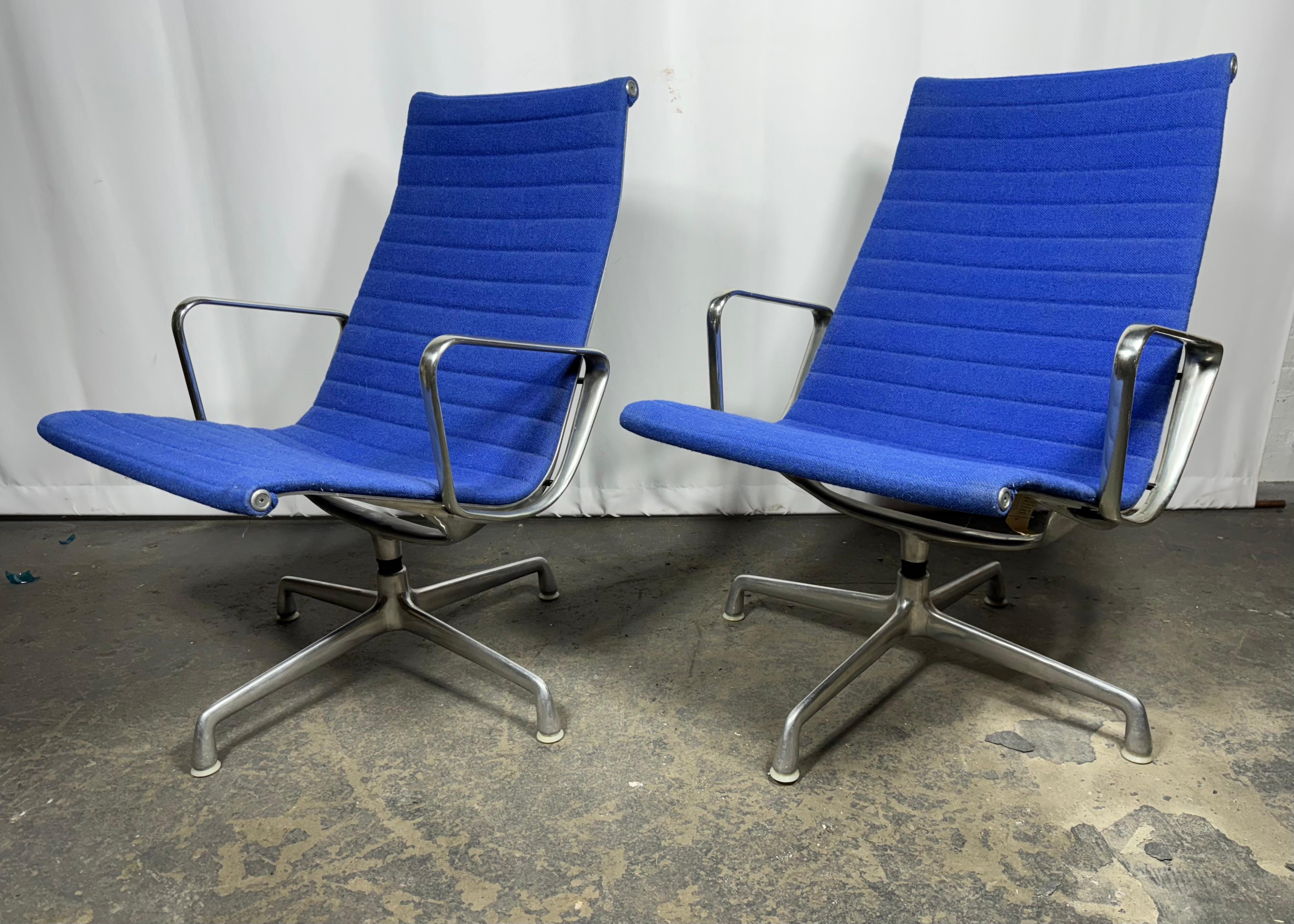 Pair Eames / Herman Miller Aluminum Group EA116 Swivel Lounge Chairs For Sale 5