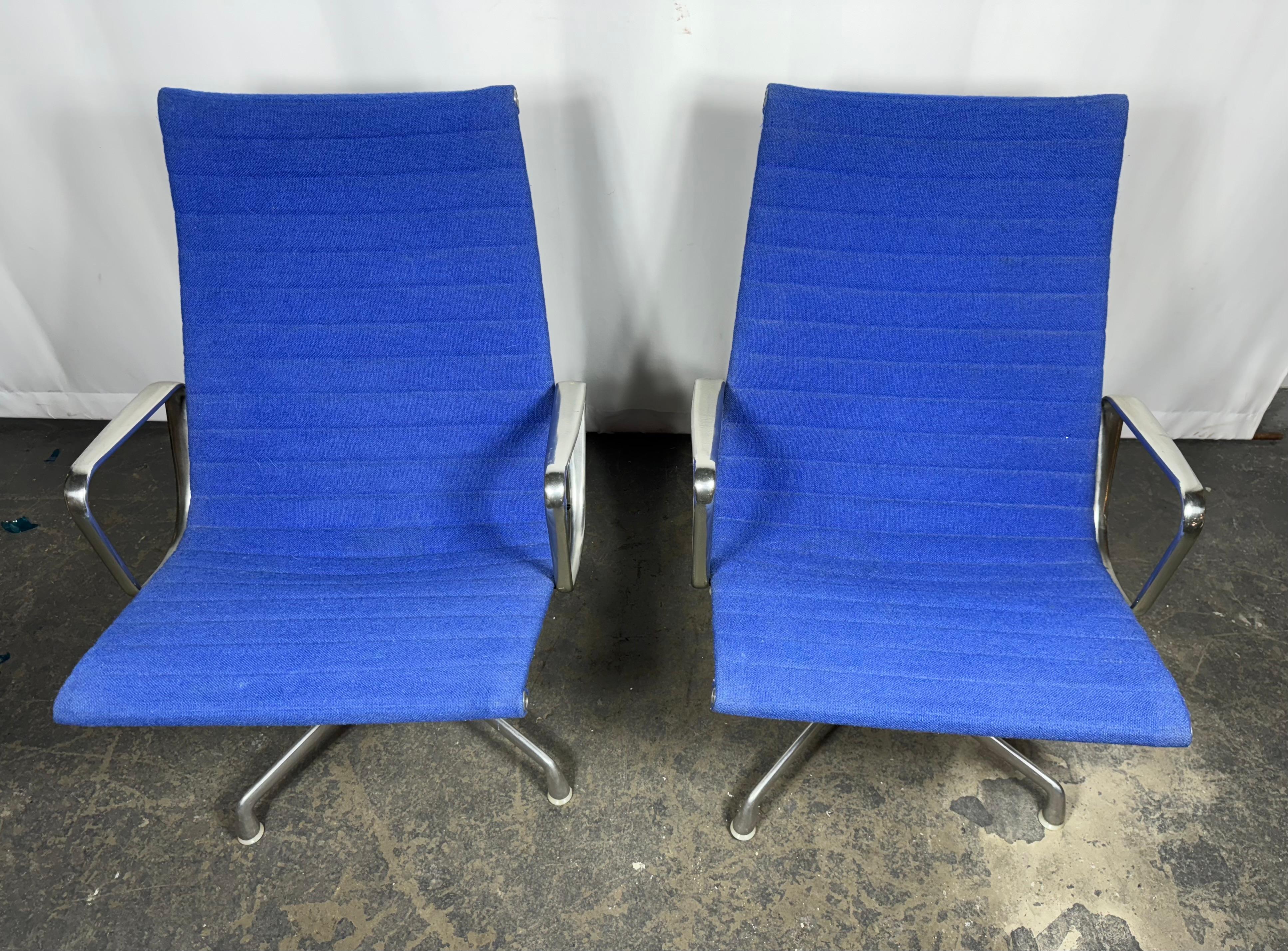 Pair Eames / Herman Miller Aluminum Group EA116 Swivel Lounge Chairs For Sale 6