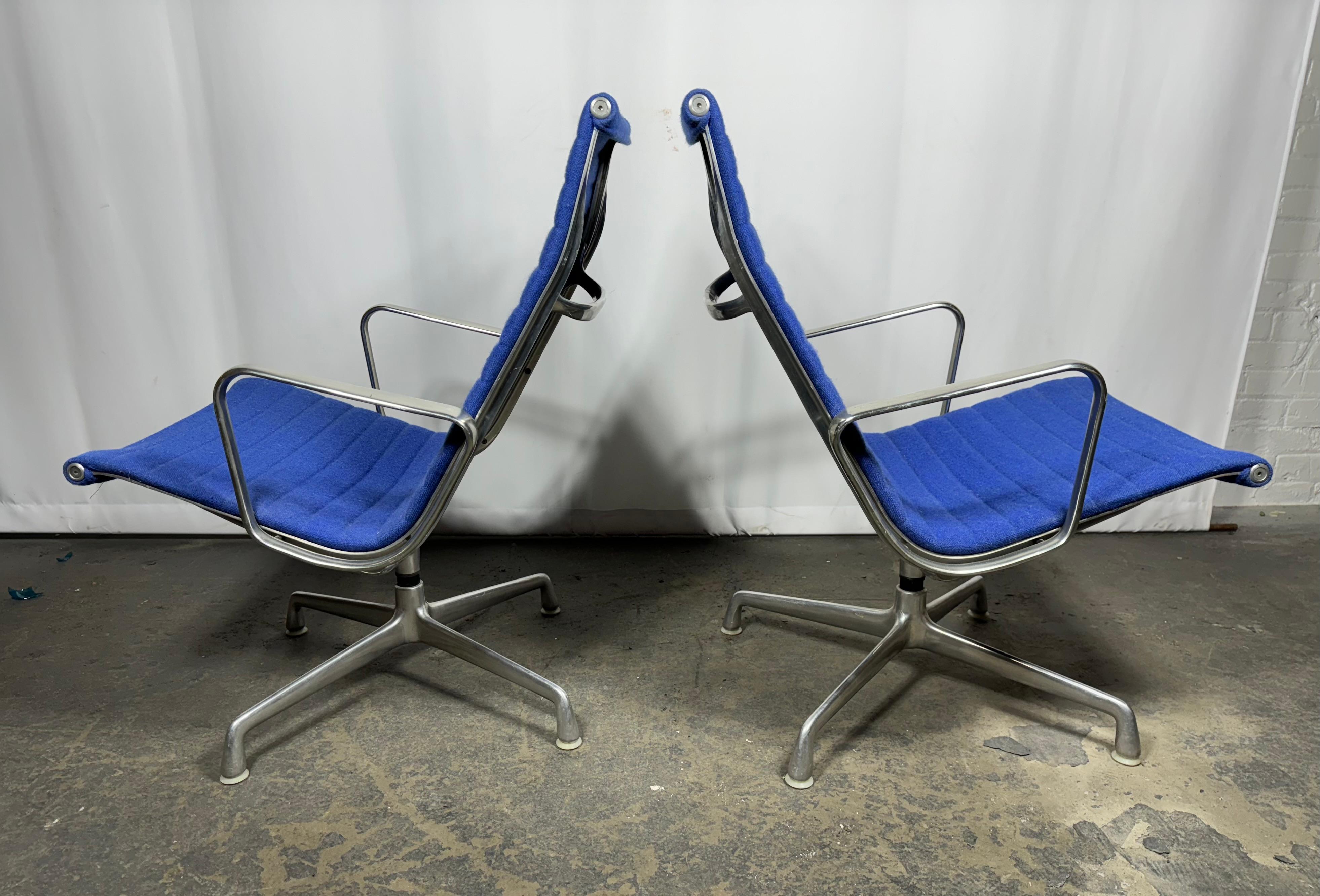 Pair Eames / Herman Miller Aluminum Group EA116 Swivel Lounge Chairs For Sale 3