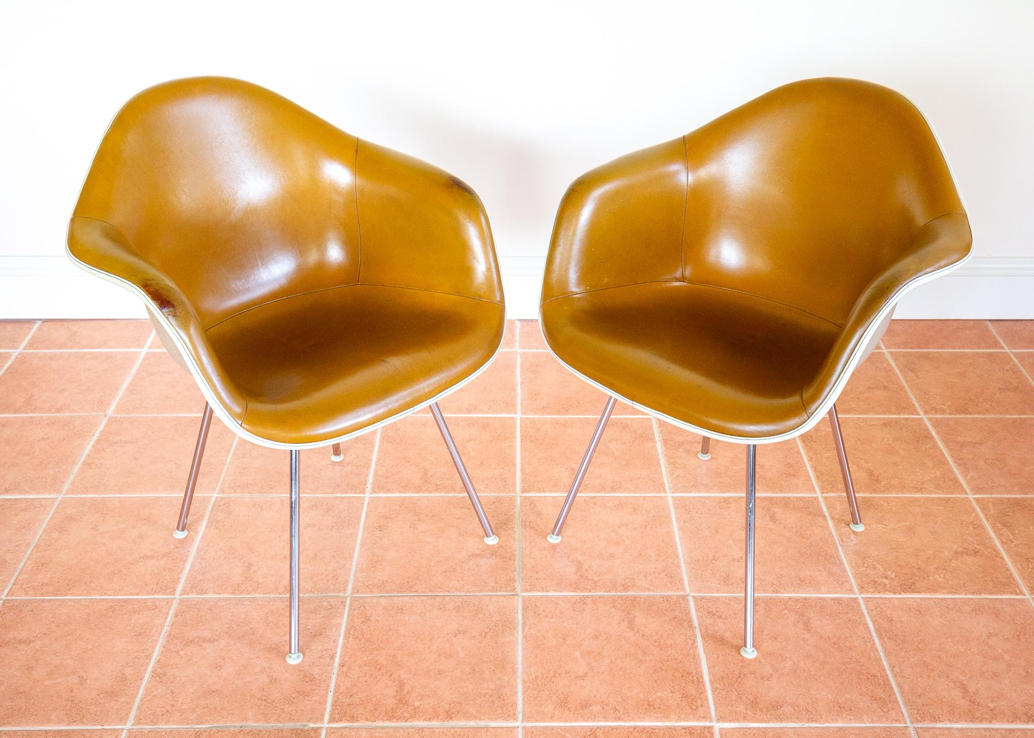 Pair Eames Herman Miller DAX Leather Armchairs 1960s MCM Rope Edge Shell Bucket im Angebot 3