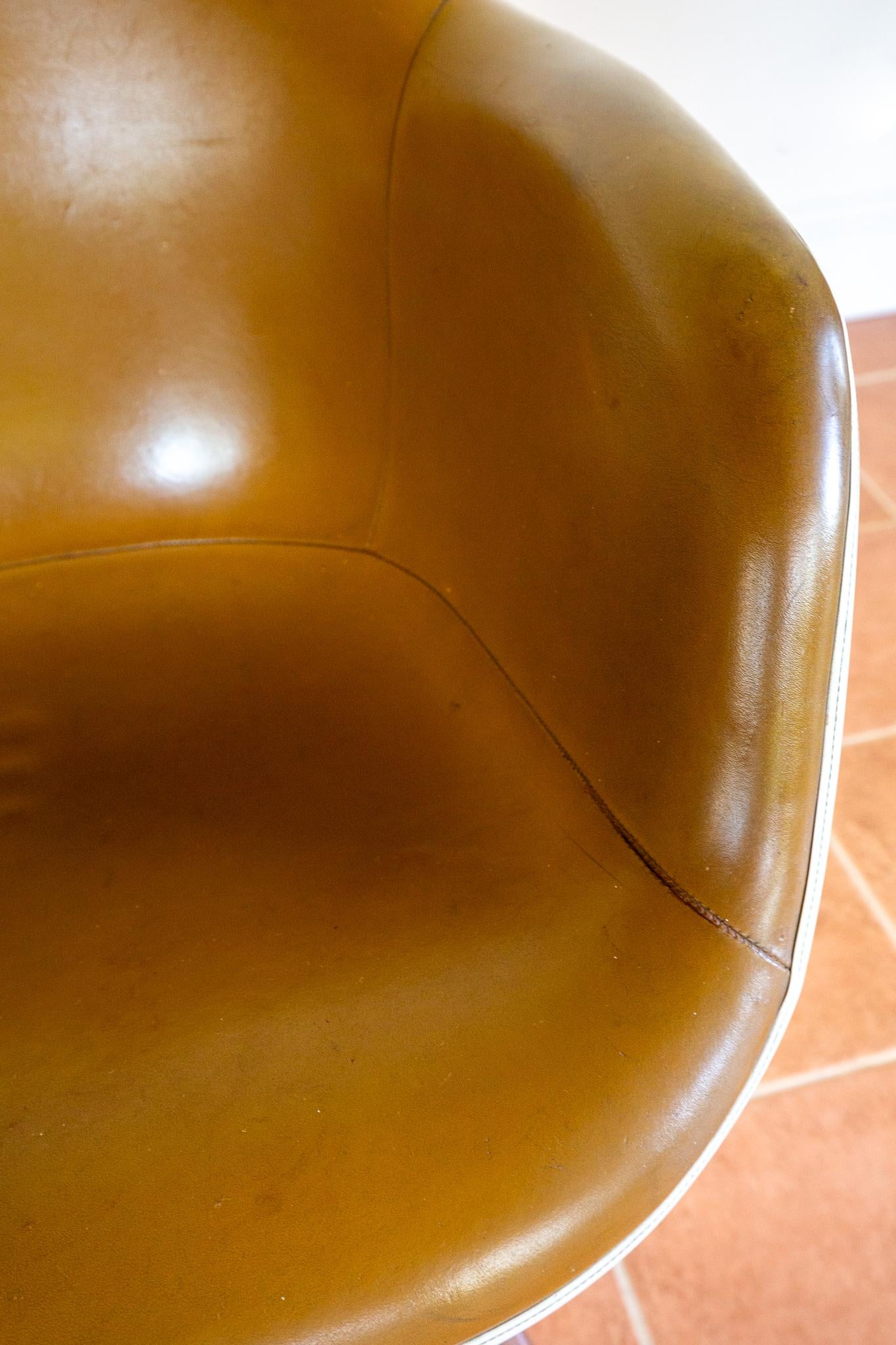 Pair Eames Herman Miller DAX Leather Armchairs 1960s MCM Rope Edge Shell Bucket im Angebot 13