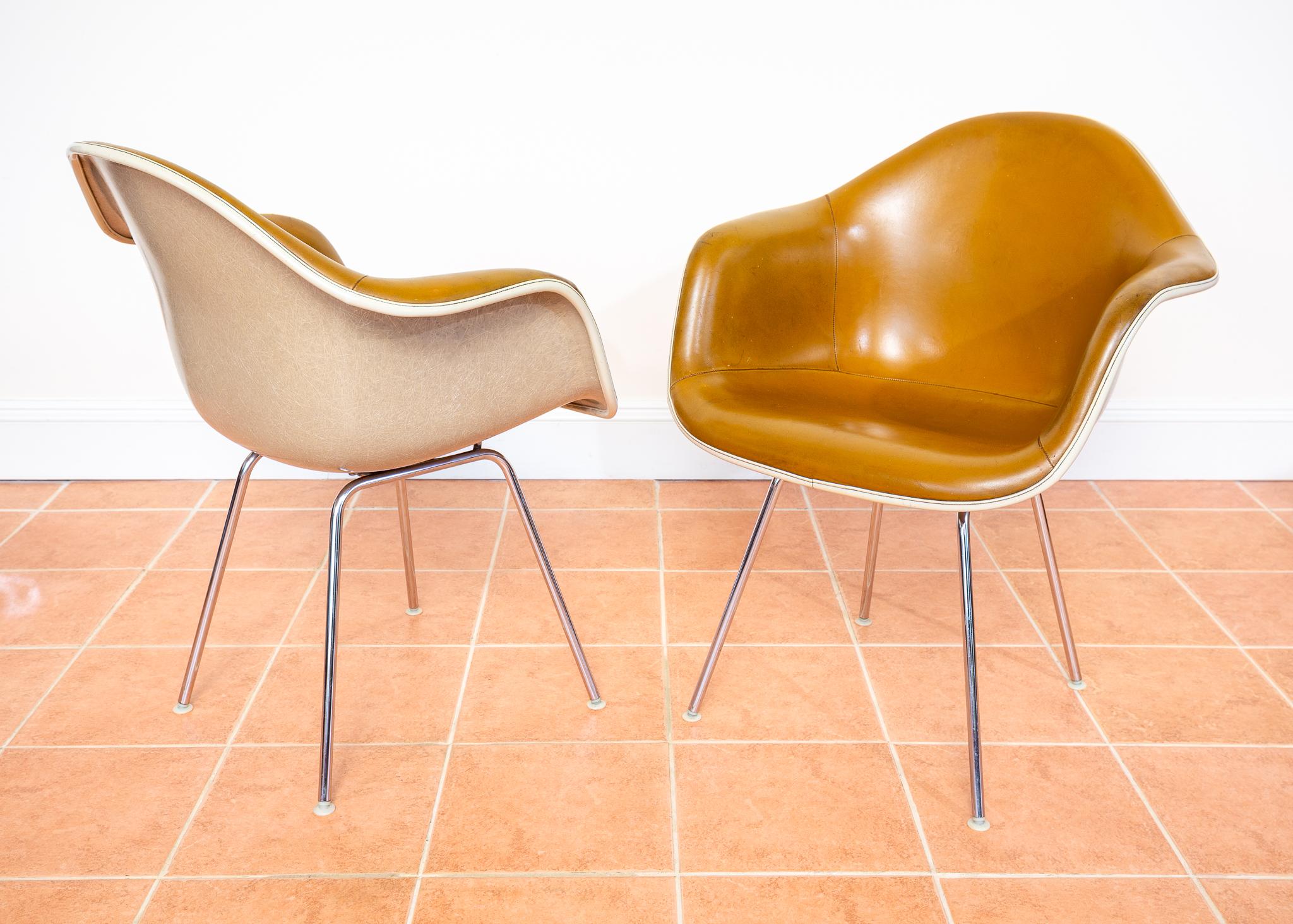 Pair Eames Herman Miller DAX Leather Armchairs 1960s MCM Rope Edge Shell Bucket (Space Age) im Angebot