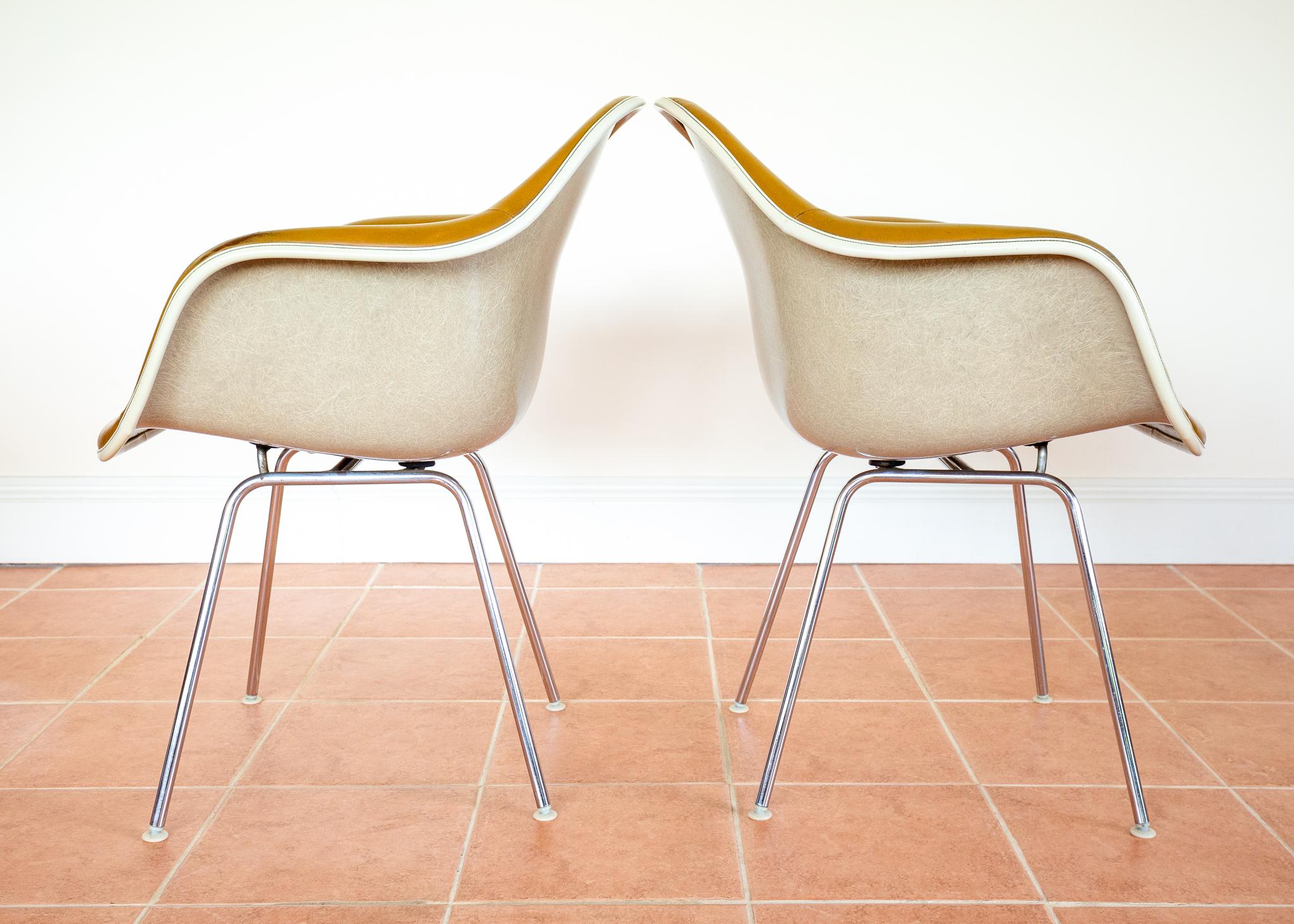 Pair Eames Herman Miller DAX Leather Armchairs 1960s MCM Rope Edge Shell Bucket (20. Jahrhundert) im Angebot